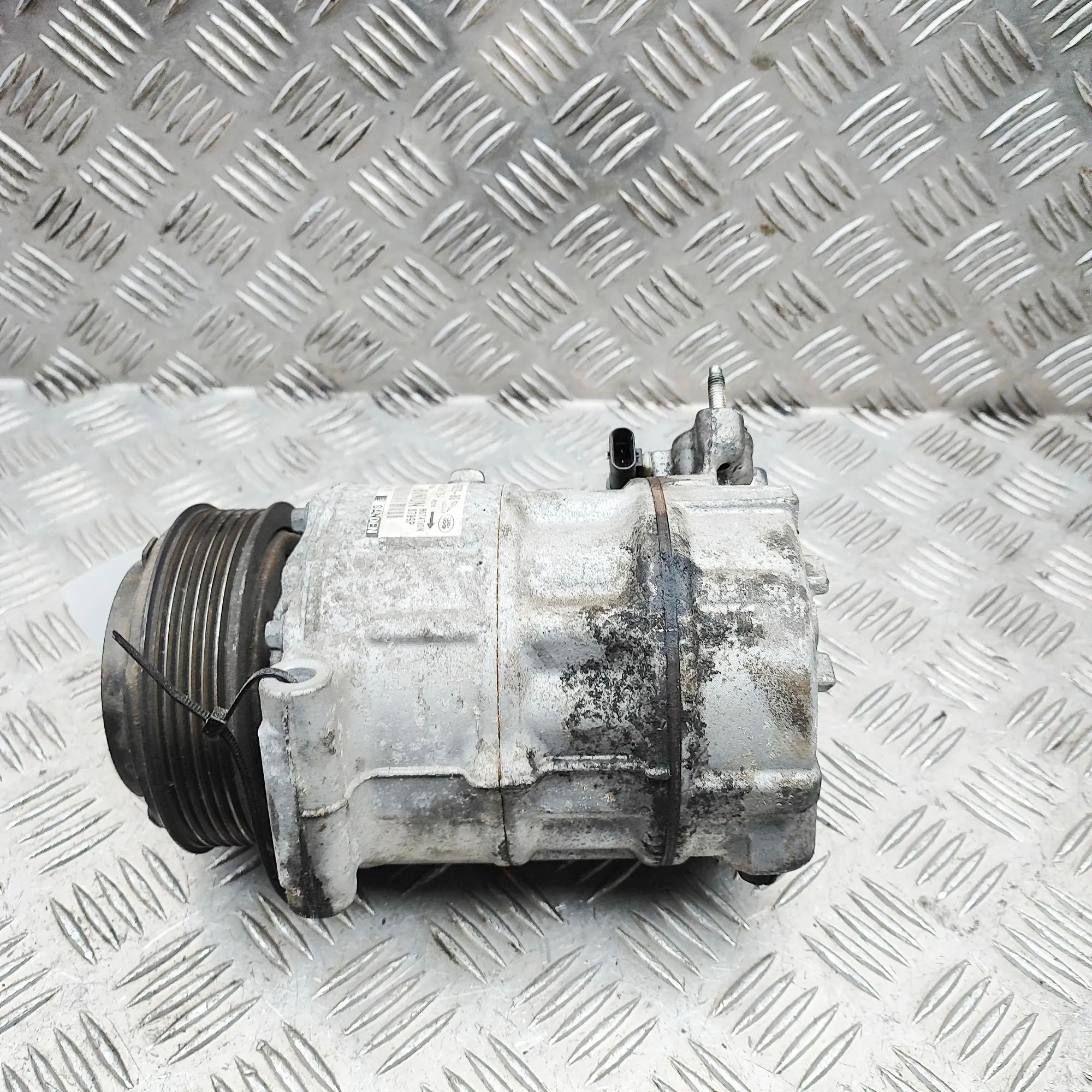 Land Rover Range Rover Evoque Air-conditioning compressor Air-conditioning compressor — LAND ROVER RANGE ...