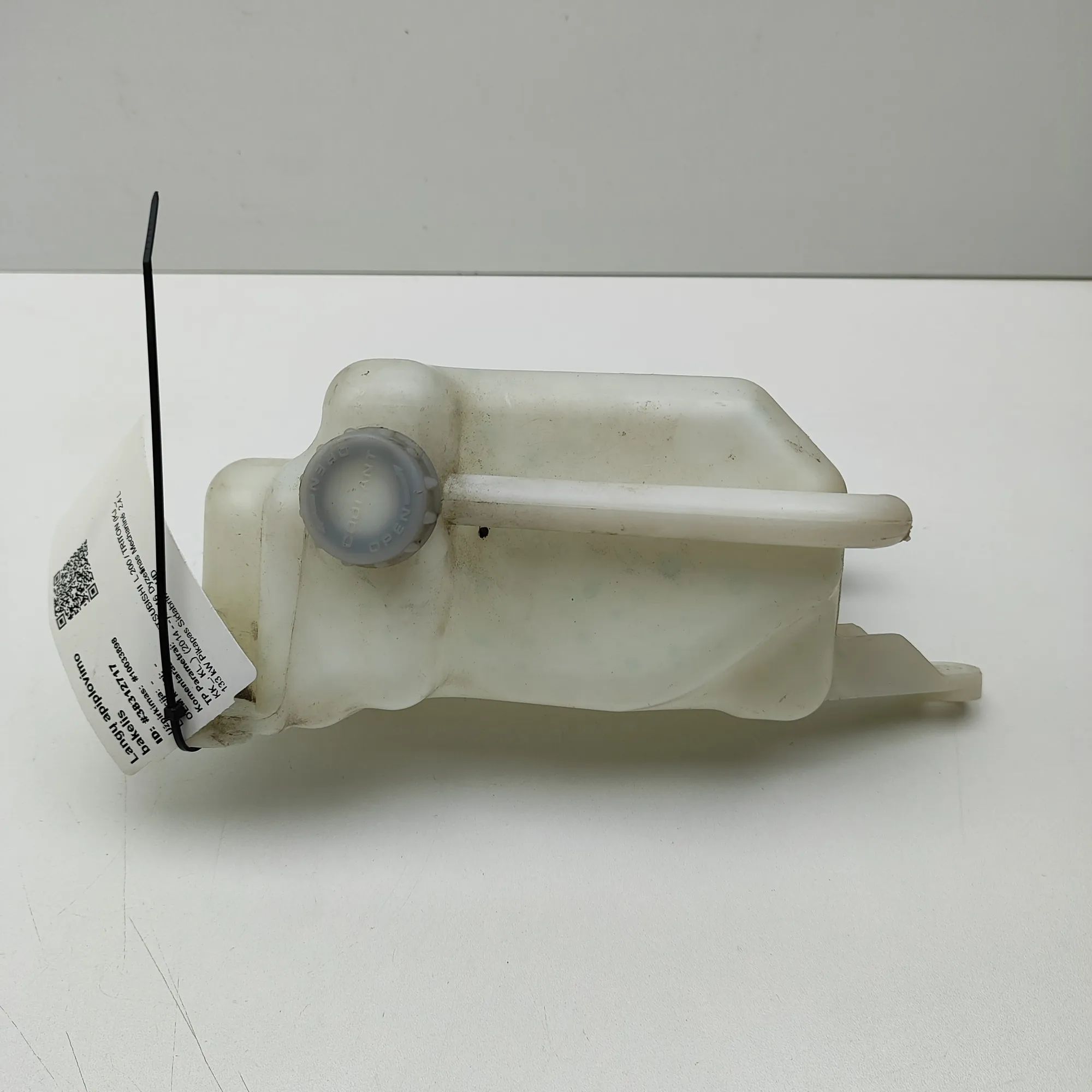 Mitsubishi L200 Window Washer Tank Window Washer Tank — MITSUBISHI L (200 / TRITON...