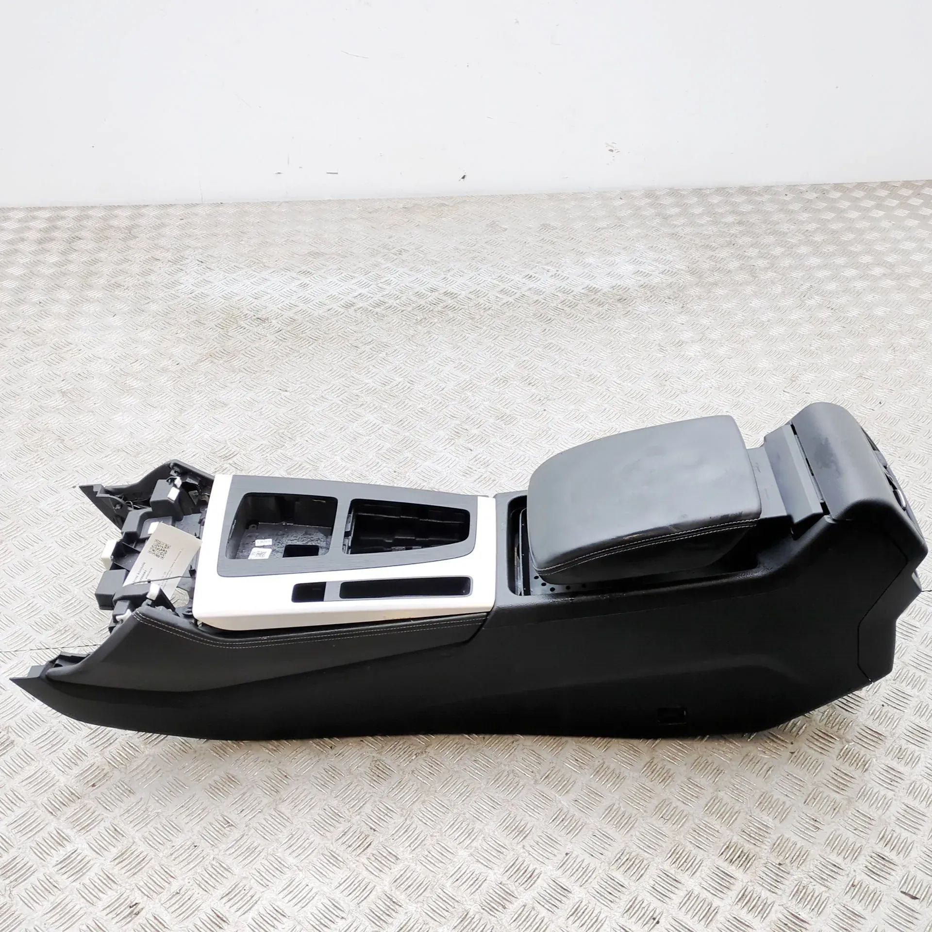 Audi Q5 (FY) center console center Console — AUDI Q5 (FY) (2016-...) — 80C8...