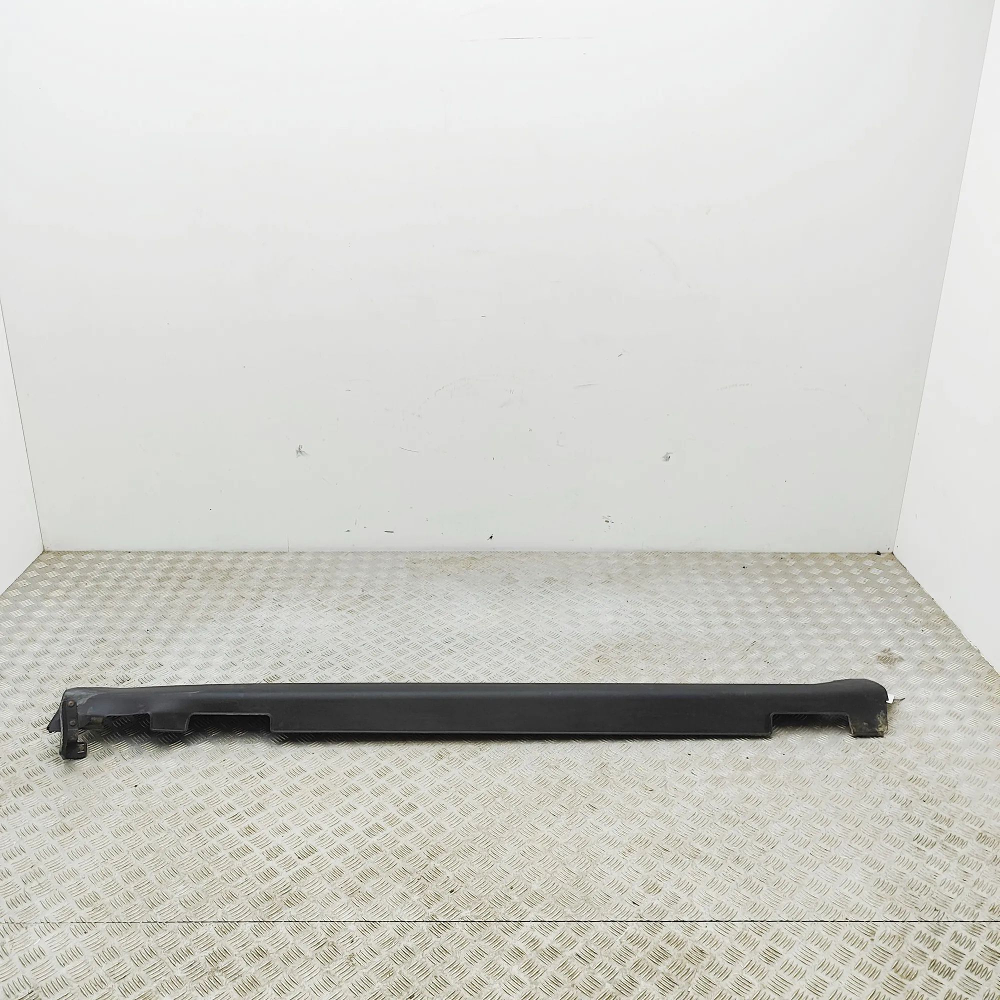 Kia Niro Right Side Plastic Sideskirt Cover Right Side Plastic Sideskirt Cover — KIA NIRO (...