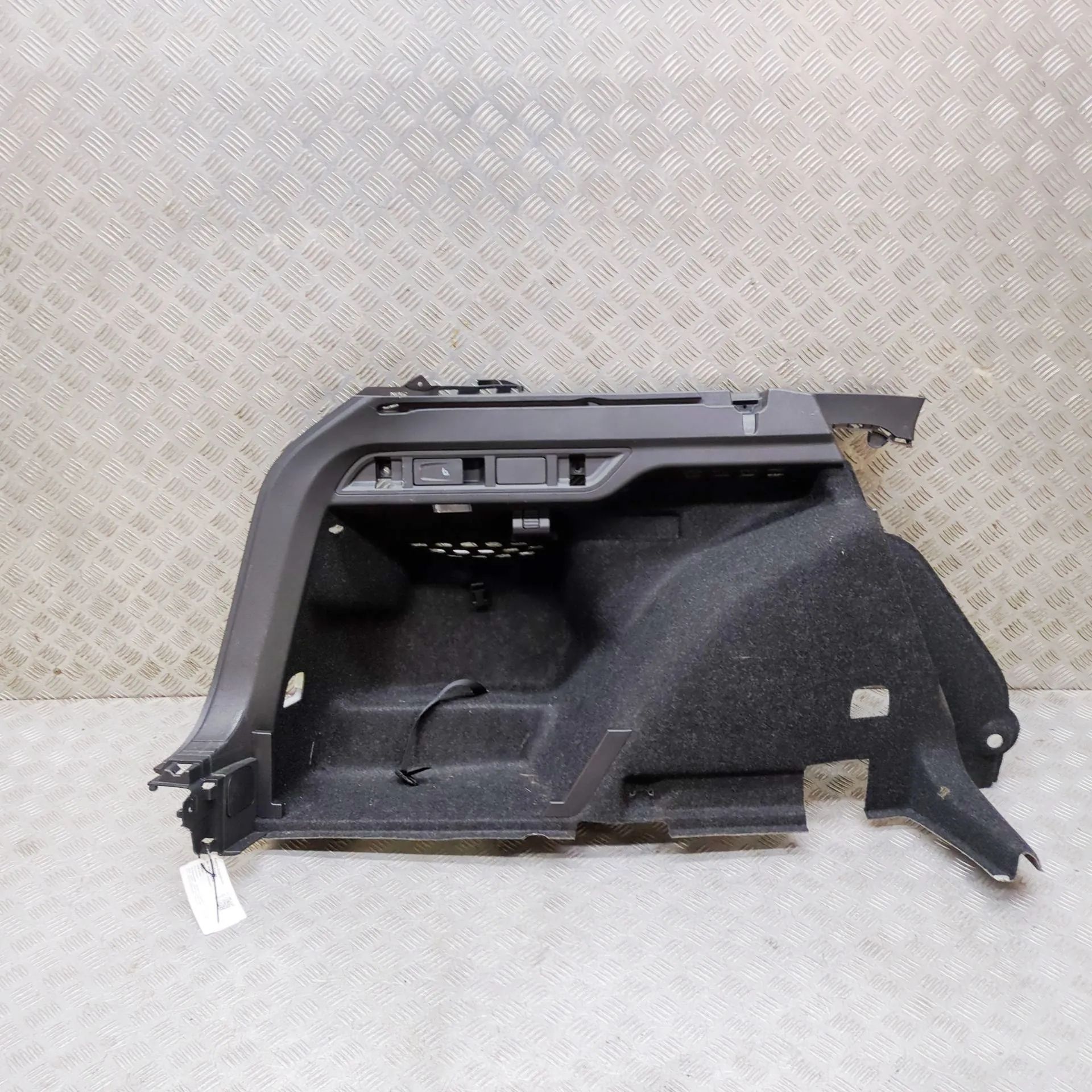 Skoda Octavia Left Side Trunk Trim Left Side Trunk Trim — SKODA OCTAVIA (IV Combi ...