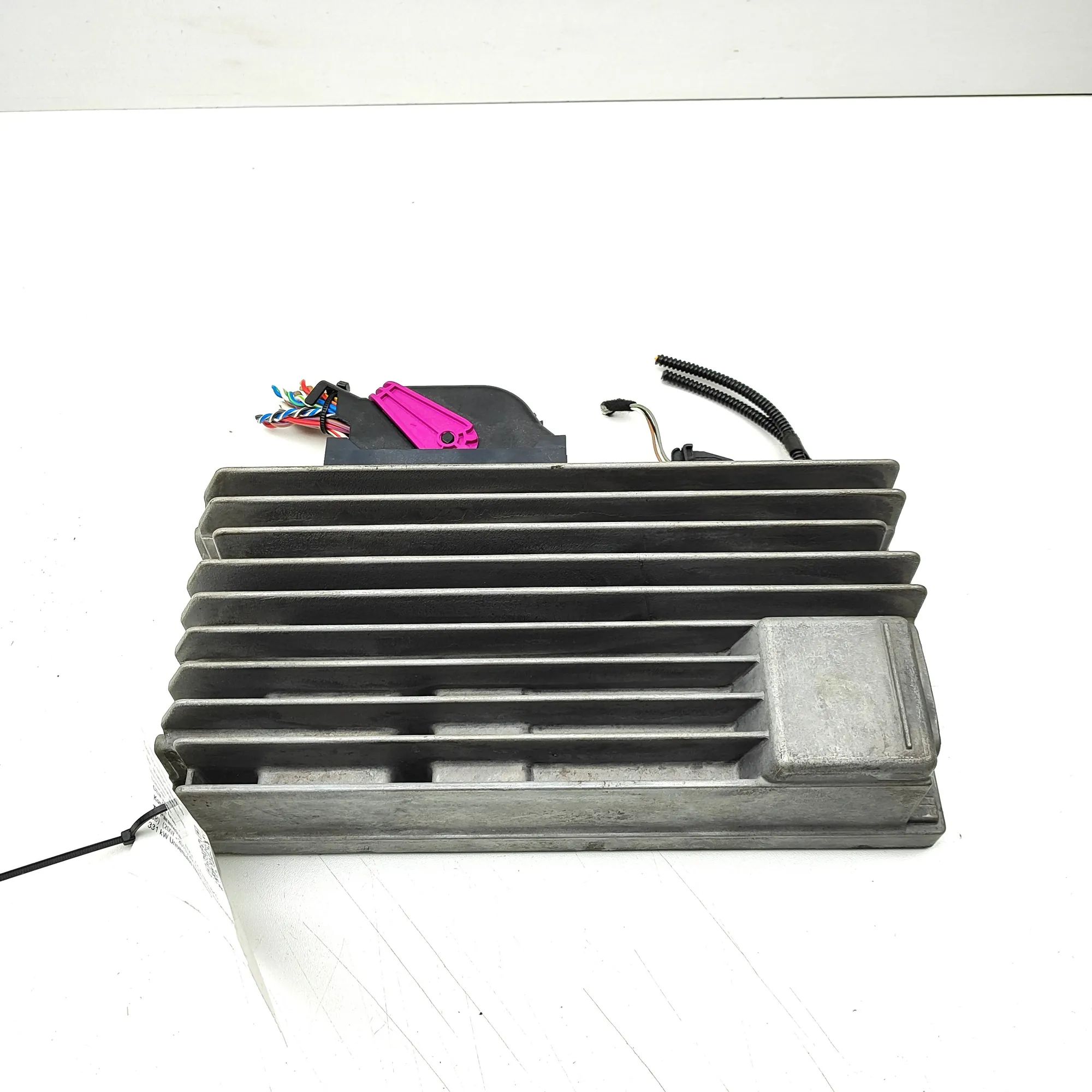 Audi A4 (B8) Sound amplifier