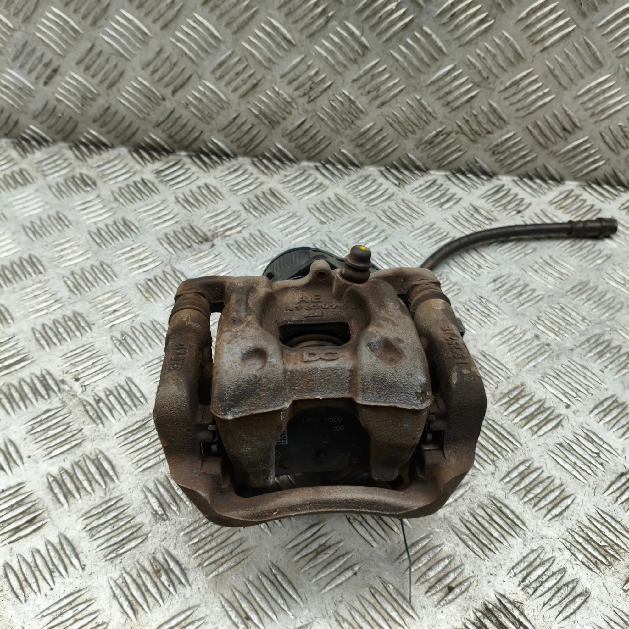 Mercedes-Benz GLB / EQB (X247) Brake caliper — rear right
