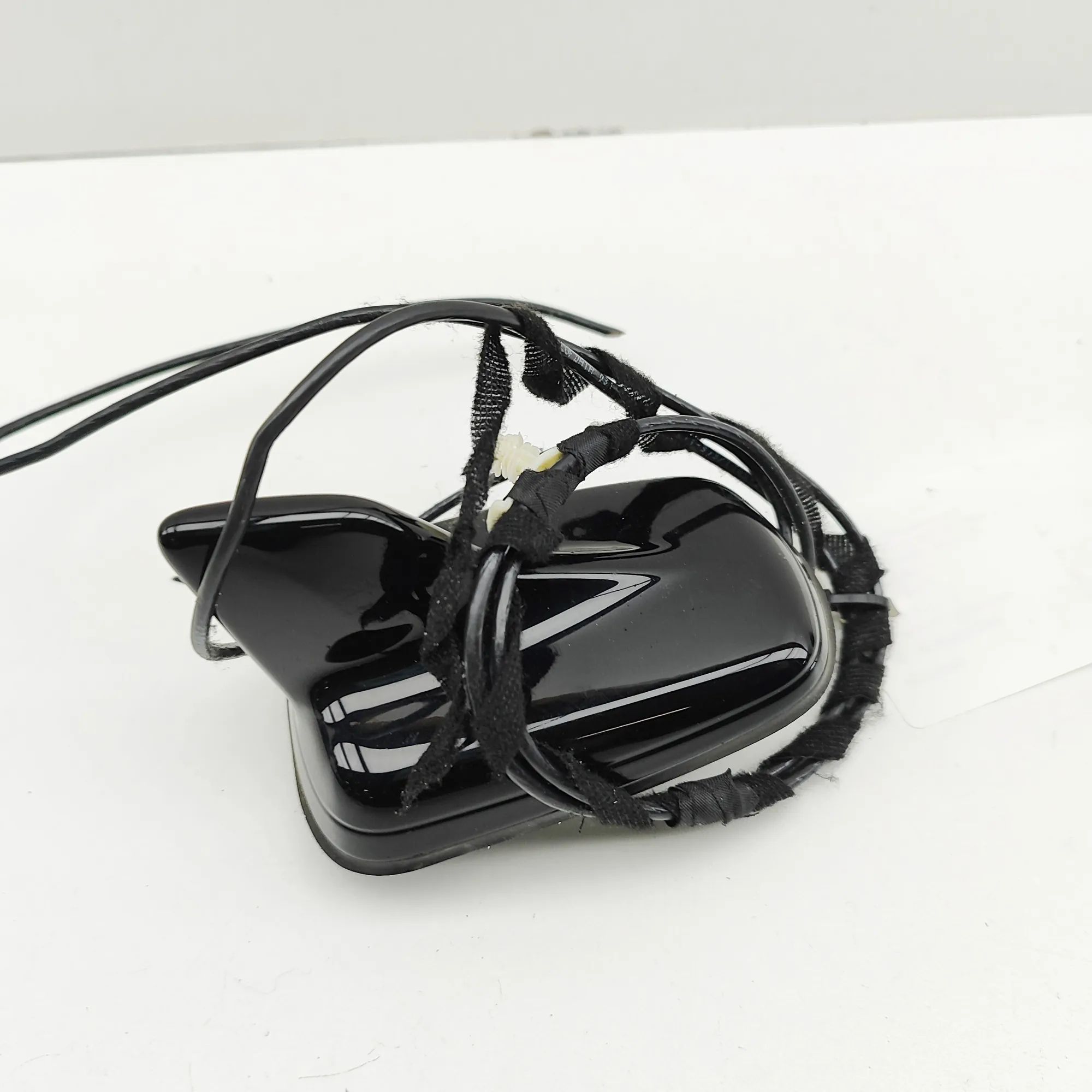 Audi Q3 (F3) antena