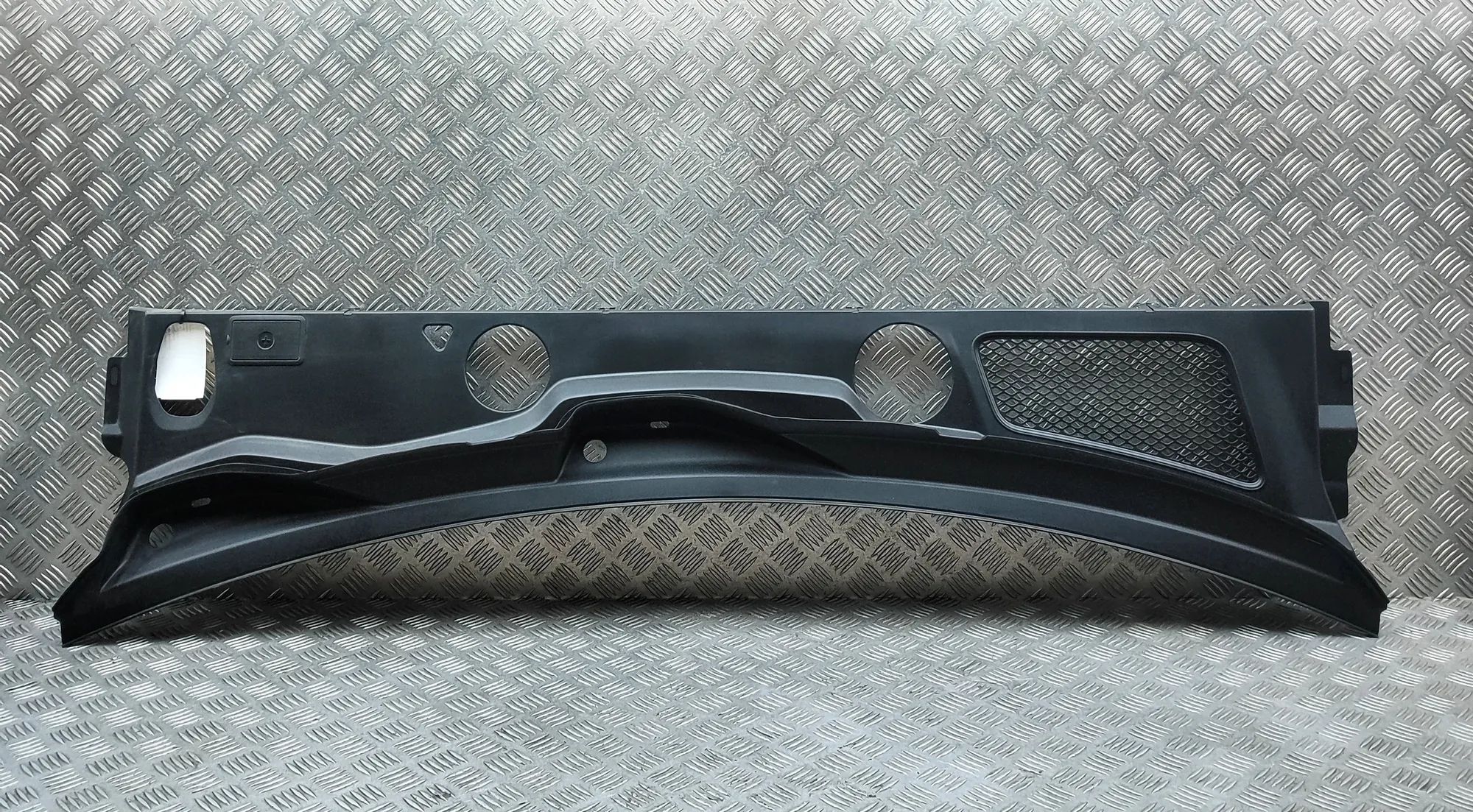 Porsche Macan Front Wiper Cowl Trim