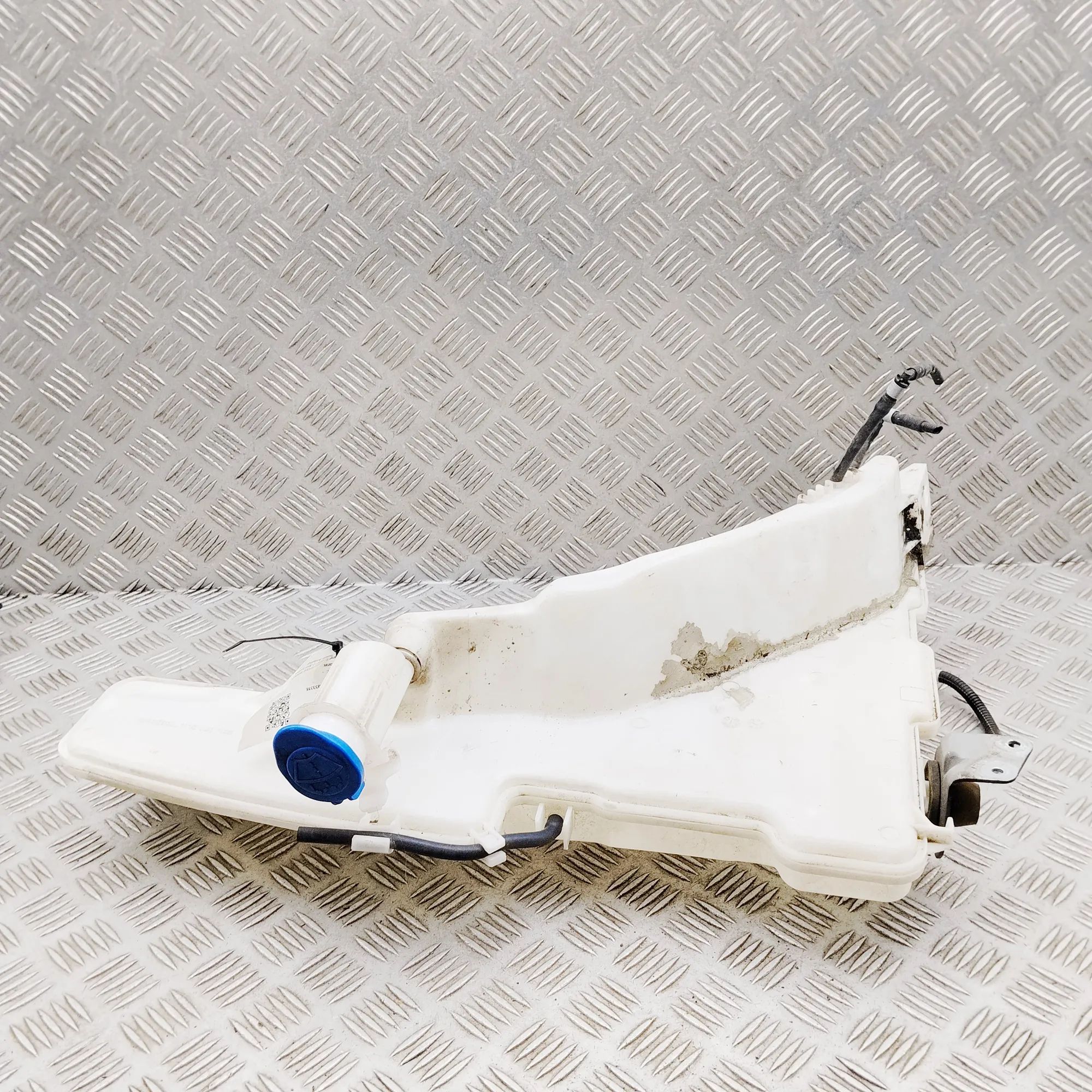 Land Rover Range Rover Evoque Window Washer Tank Window Washer Tank — LAND ROVER RANGE ROVER EVO...