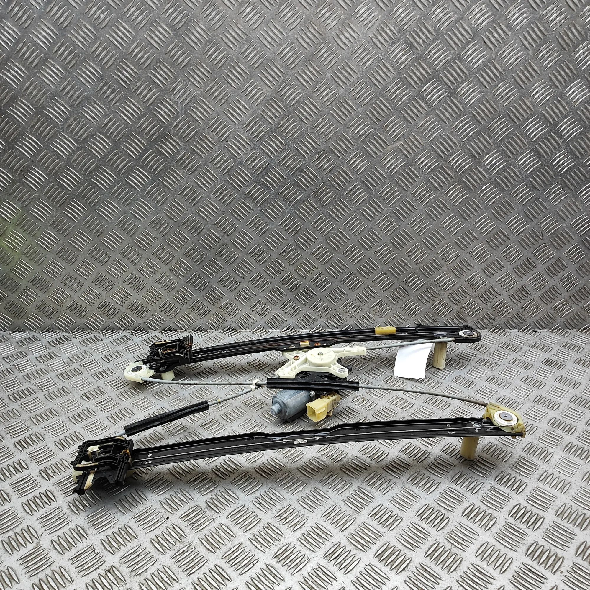 Land Rover Range Rover Sport (L494) Rear Right Door Window Regulator Rear Right Door Window Regulator — LAND ROVER R...