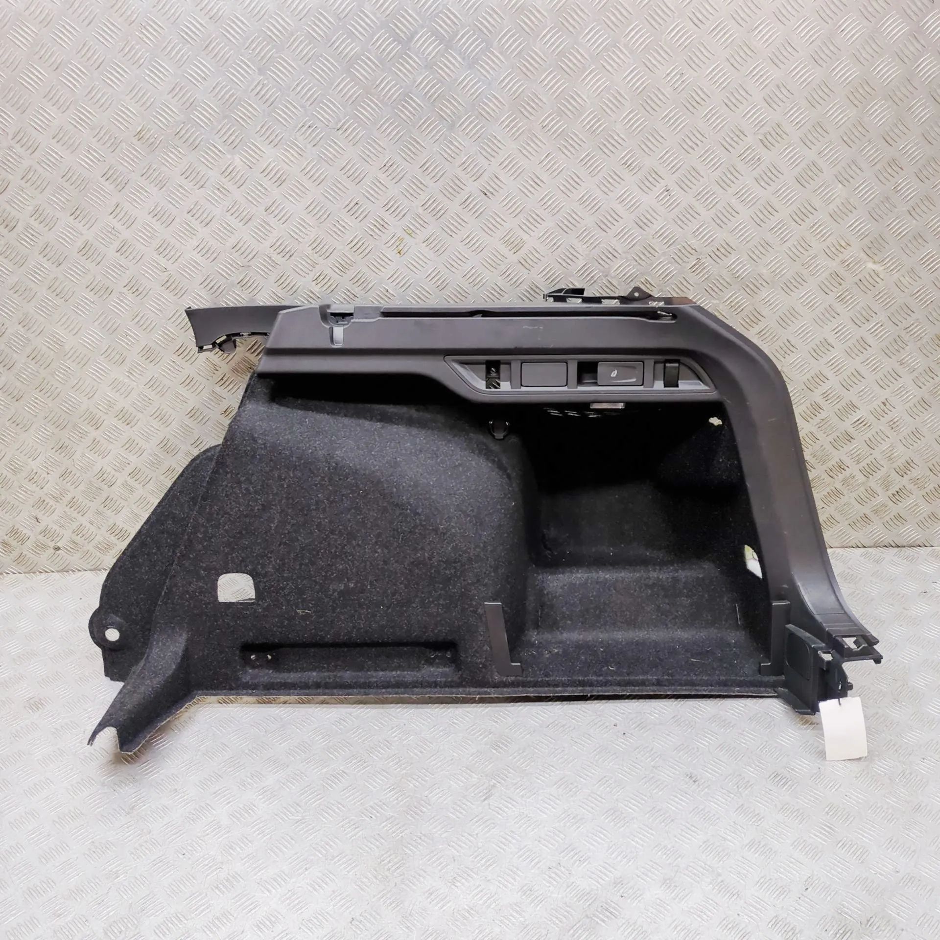 Skoda Octavia Right Side Trunk Trim Right Side Trunk Trim — SKODA OCTAVIA (IV Combi...
