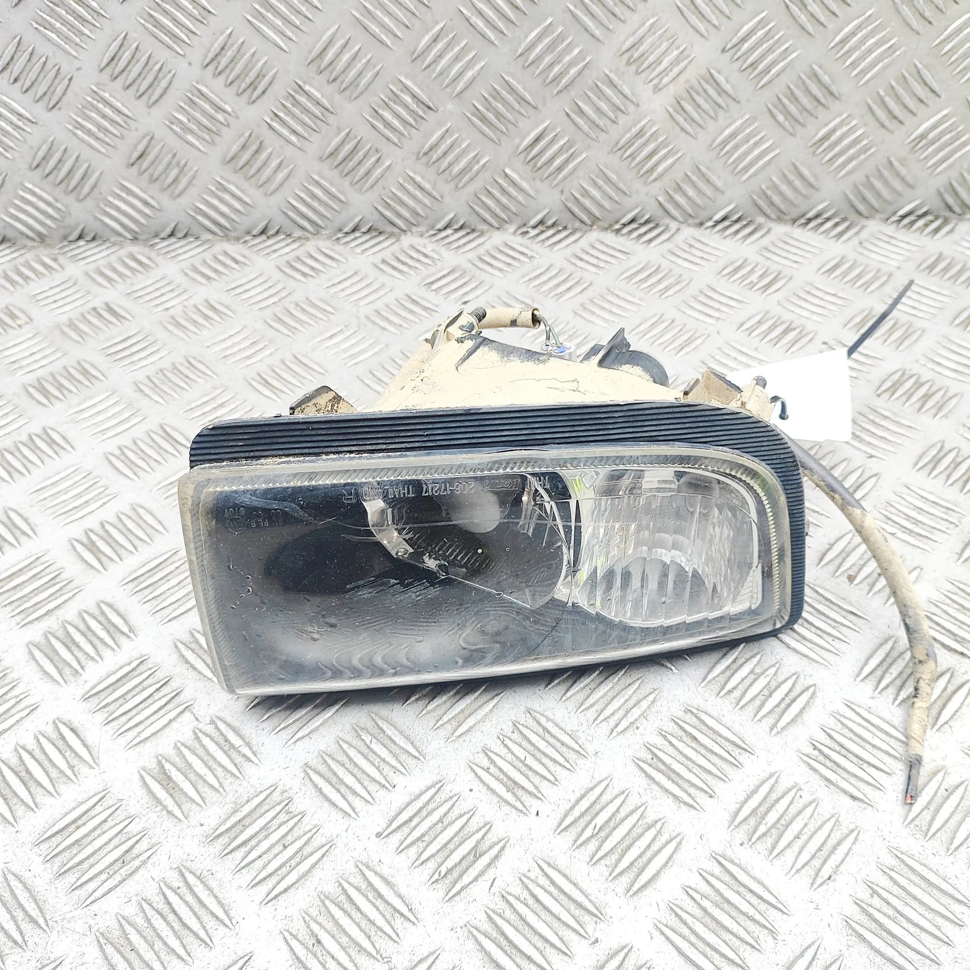 Isuzu D-Max Front Right Fog Light Front Right Fog Light — ISUZU D-MAX (II TFR, TF...