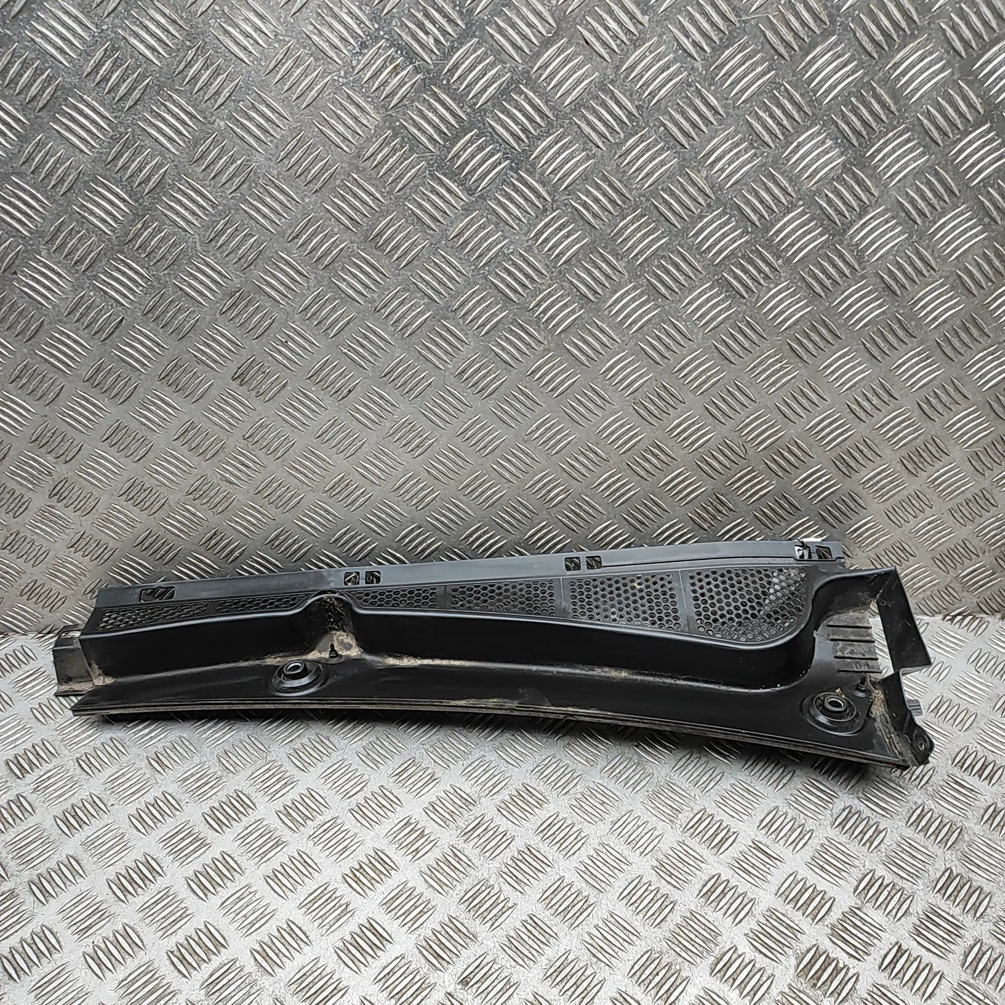 Opel Combo (E) Front Wiper Cowl Trim Front Wiper Cowl Trim — OPEL COMBO (MK IV) (201...