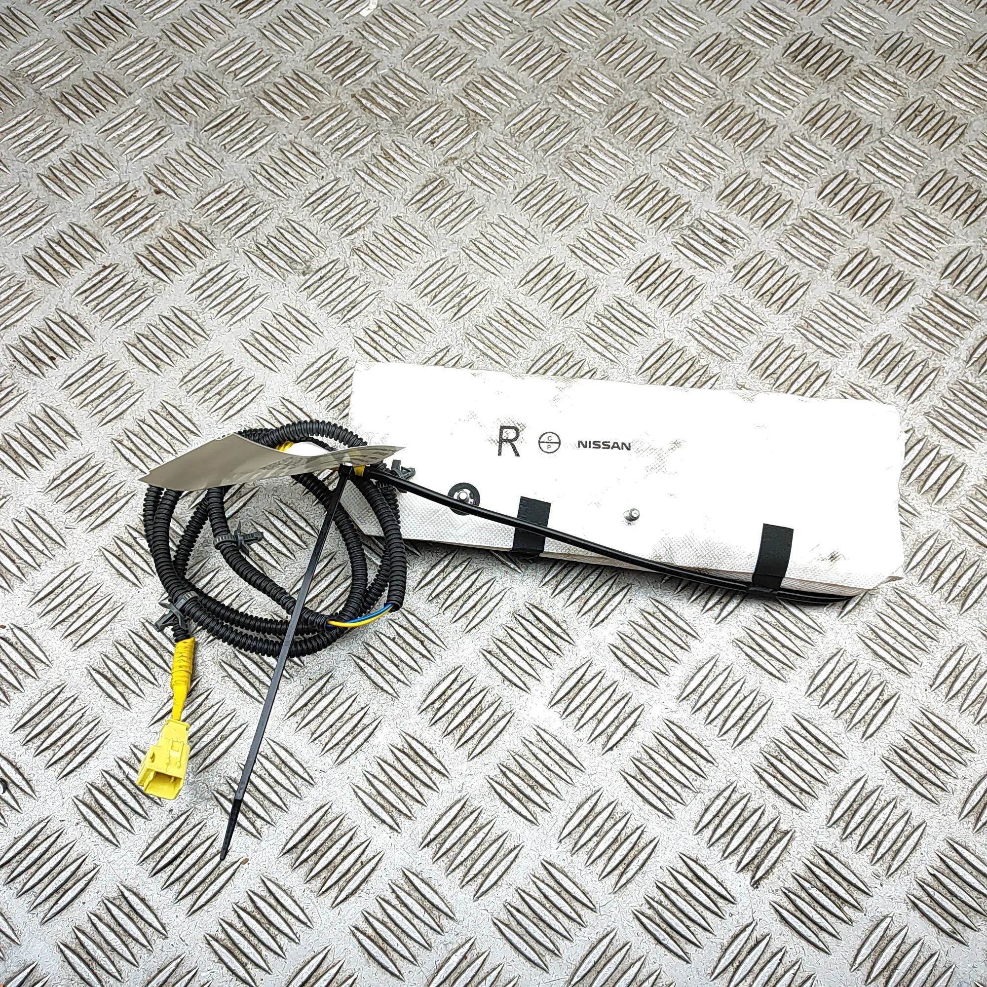 Nissan Leaf Seat airbag (SRS) — front right Seat airbag (SRS) — front right — NISSAN LEAF (...