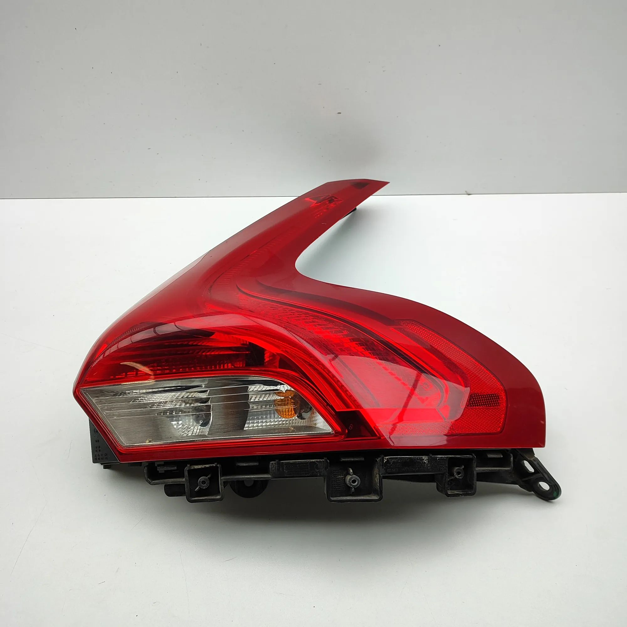 Volvo V40 Rear Right Tail Light Rear Right Tail Light — VOLVO V40 (Hatchback) (...