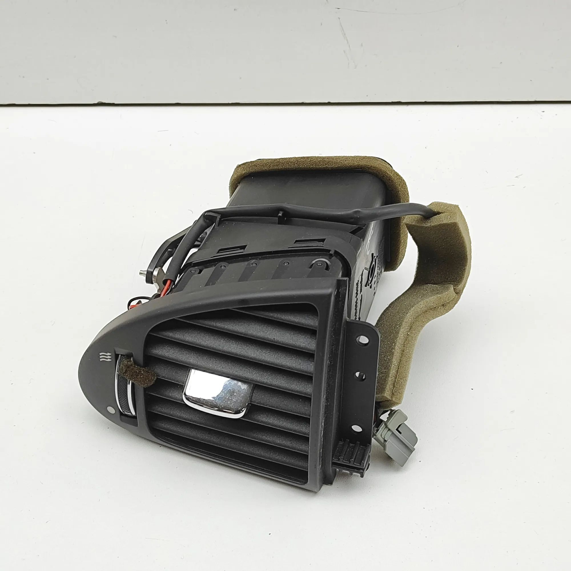 Jaguar XJ Dashboard Air Vents Dashboard Air Vents — JAGUAR XJ (X350) (2003-20...