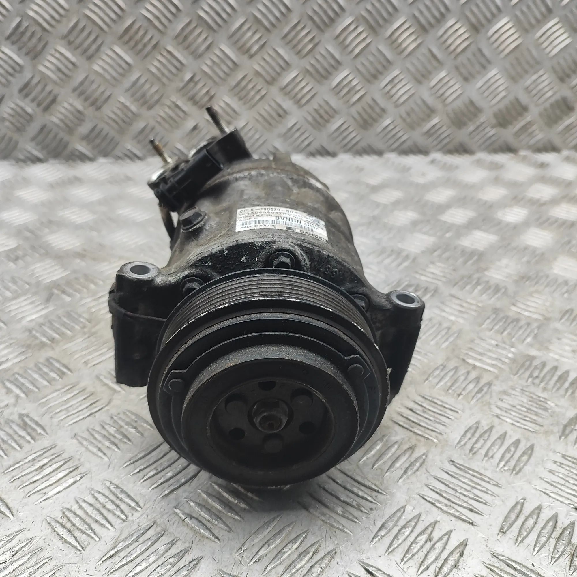 Land Rover Discovery Air-conditioning compressor Air-conditioning compressor — LAND ROVER DISCOV...