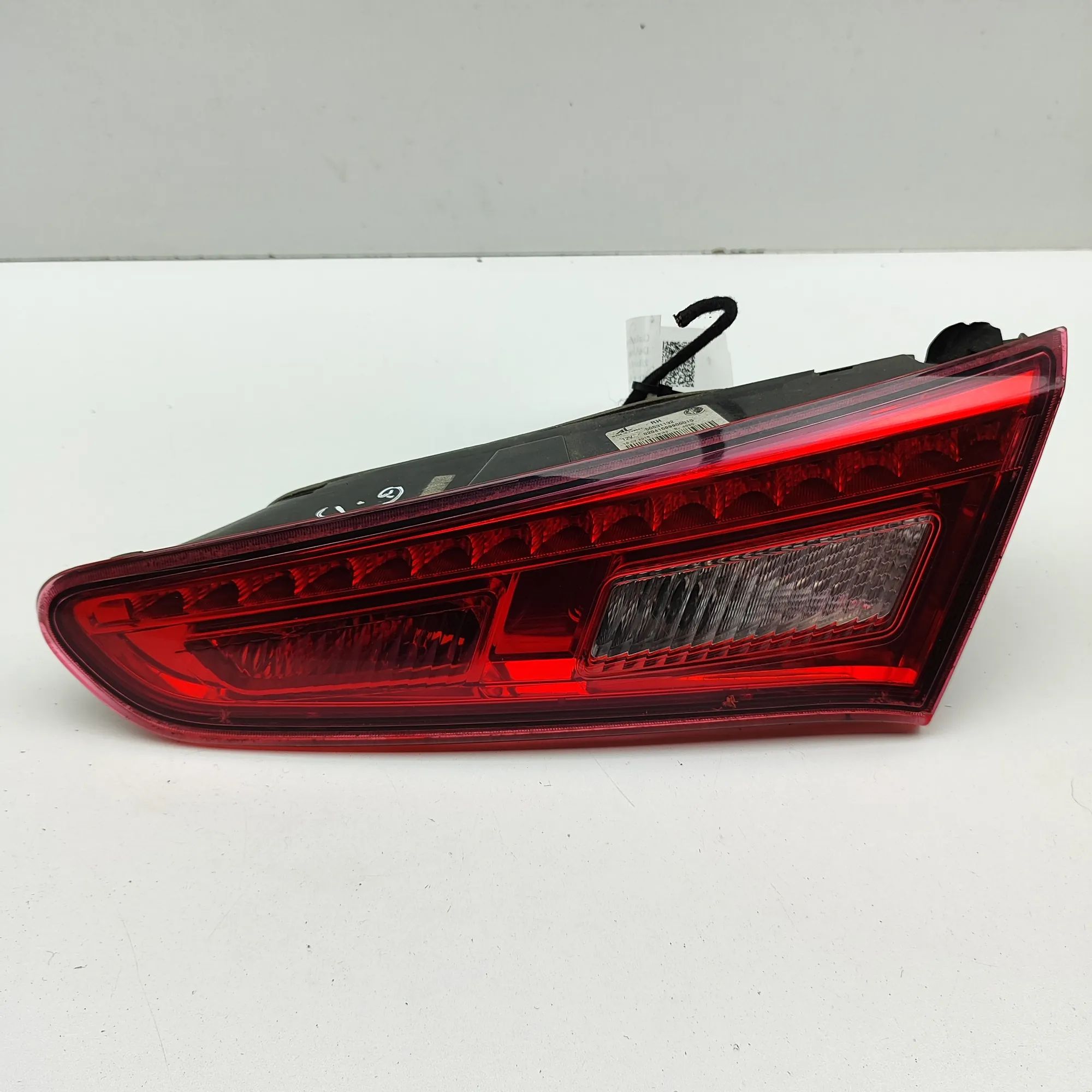 Alfa-Romeo Giulietta (940) Right Side Tailgate Tail Light Right Side Tailgate Tail Light — ALFA ROMEO GIU...