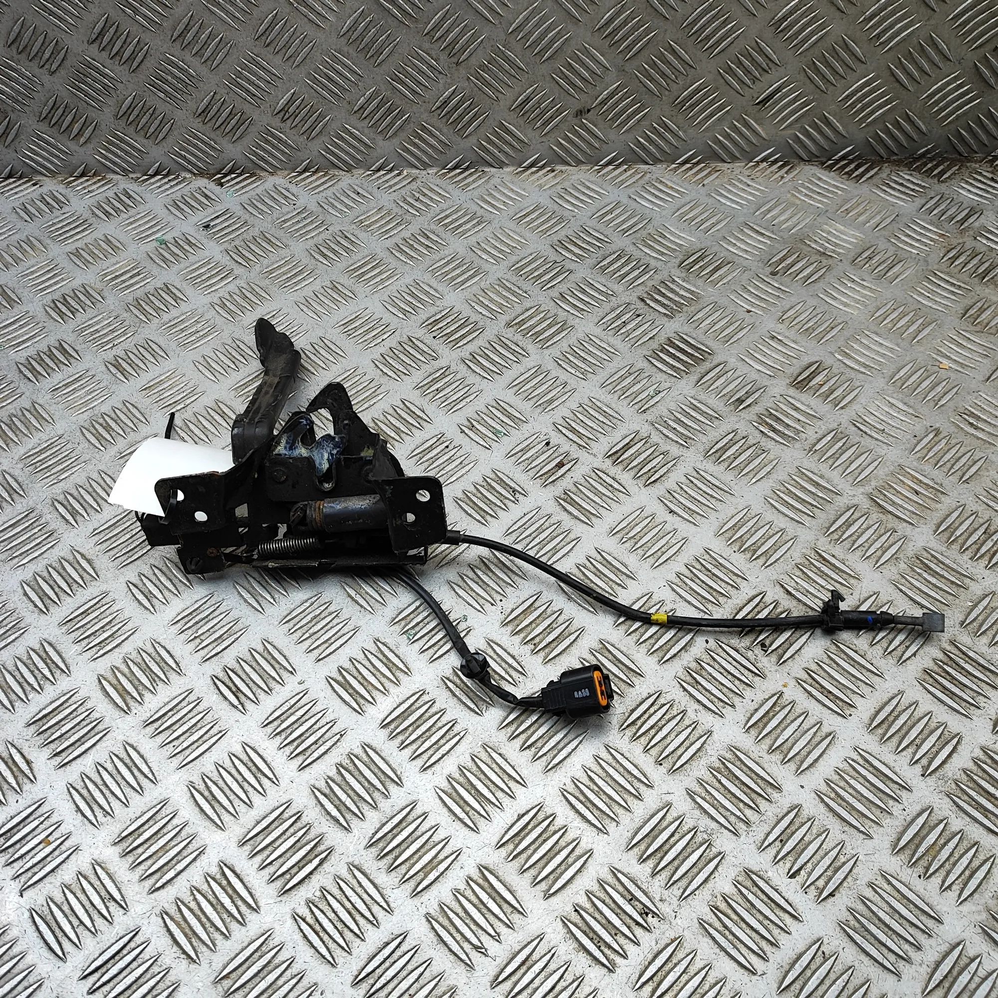 Kia Sorento bonnet lock Bonnet lock — KIA SORENTO (III UM) (2015-...) —...