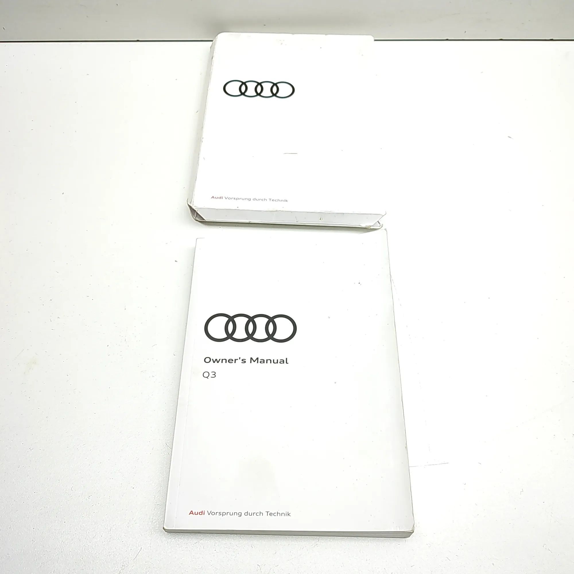 Audi Q3 (F3) Service book Service book — AUDI Q3 (Sportback F3N) (2019-.....