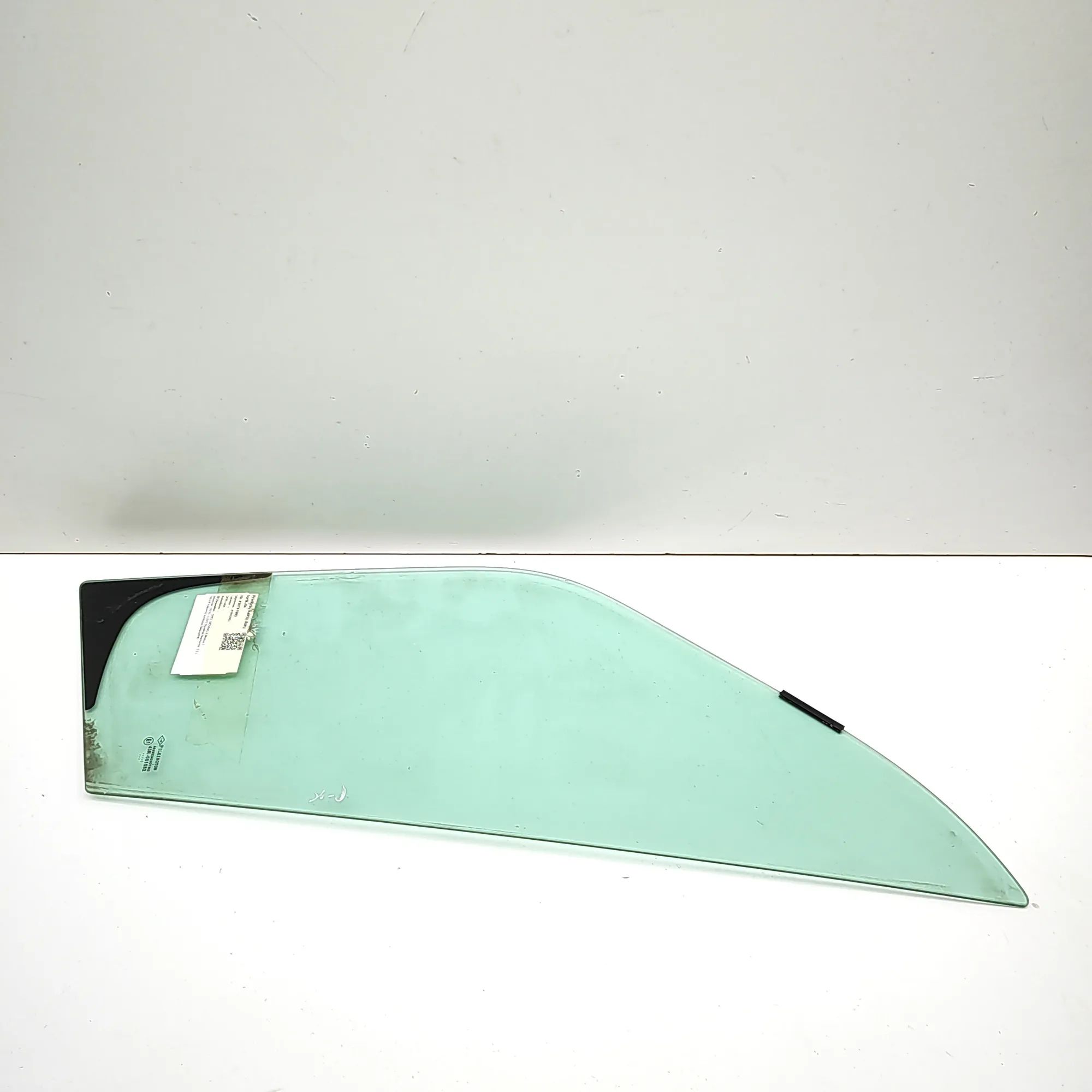 Opel Movano (B) Door quarter window — front left Door quarter window — front left — OPEL MOVANO ...