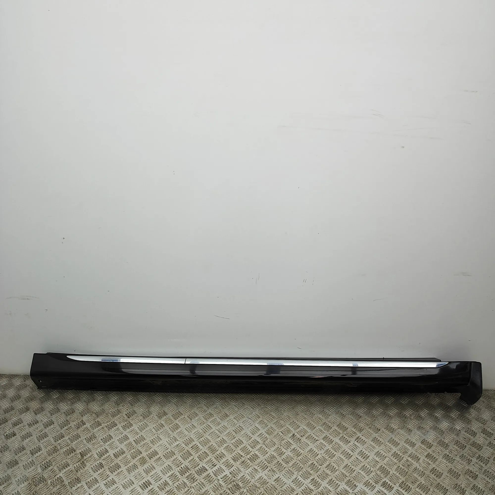 Mitsubishi Outlander Right Side Plastic Sideskirt Cover Right Side Plastic Sideskirt Cover — MITSUBISHI...