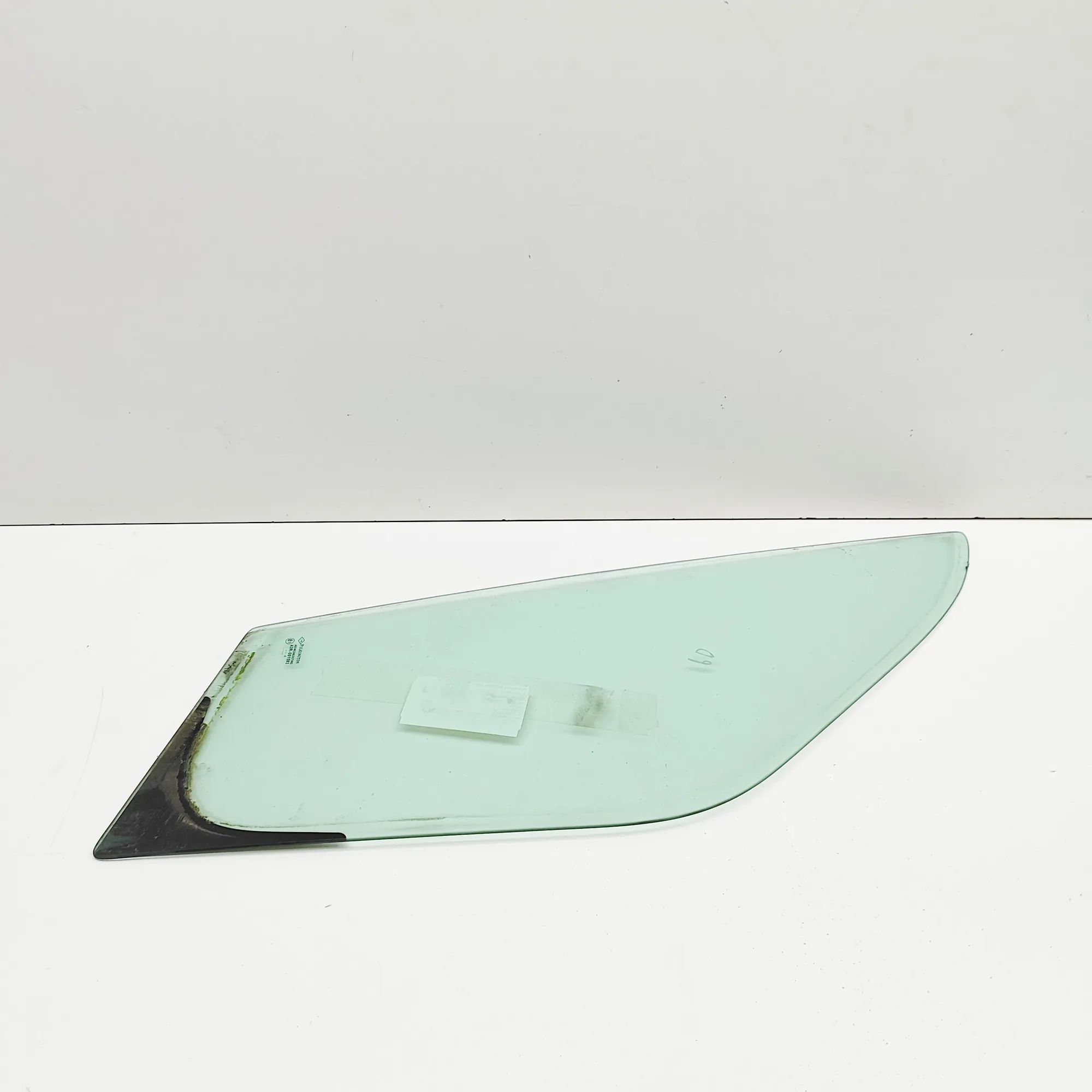 Renault Master Door quarter window — front right Door quarter window — front right — RENAULT MAS...