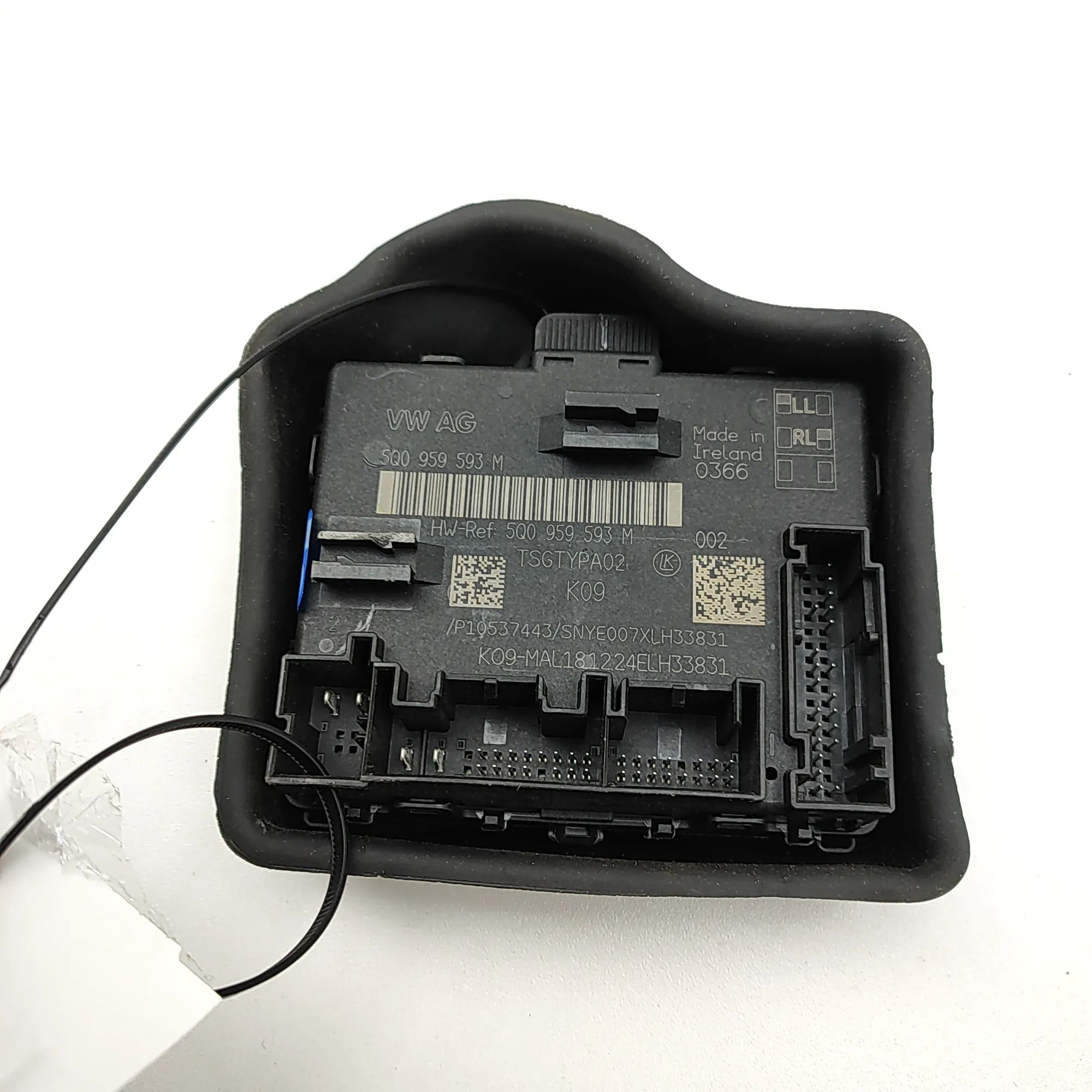Audi Q3 (F3) Door control unit — front right Door control unit — front right — AUDI Q3 (F3) ...