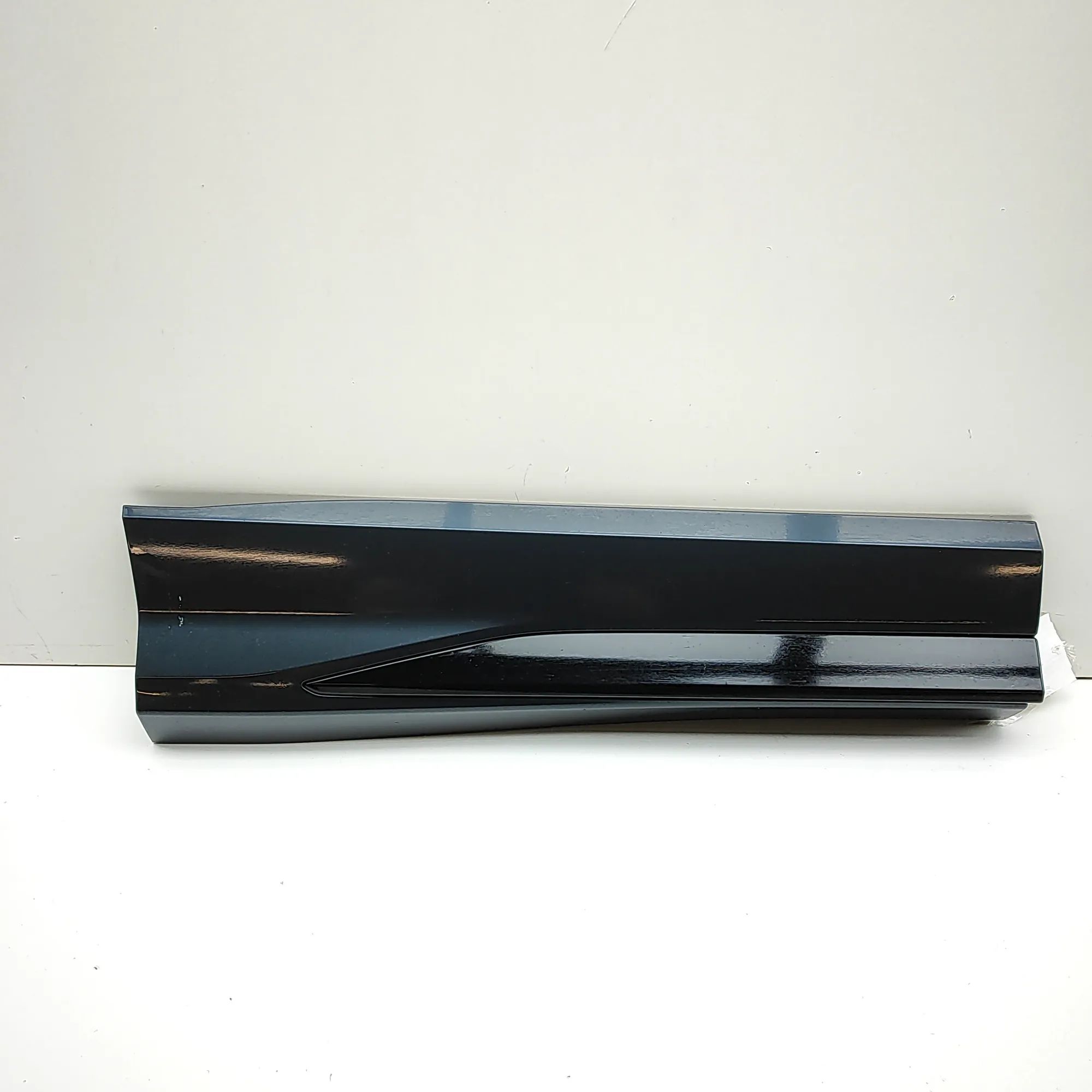 Audi Q3 (F3) Lower door moulding — rear — right Lower door moulding — rear — right — AUDI Q3 (F...