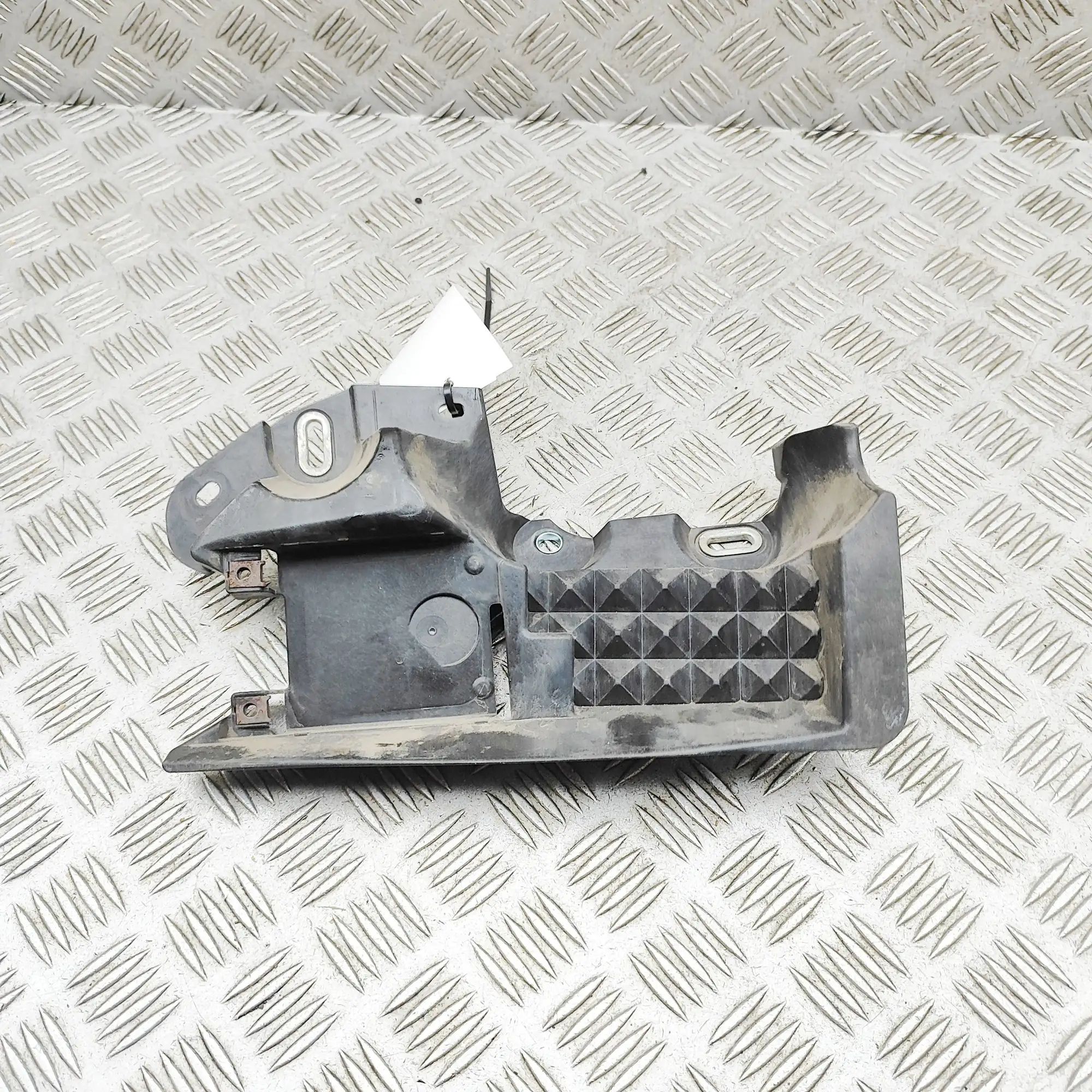 Mazda MX-5 Rear Left Bumper Bracket Rear Left Bumper Bracket — MAZDA MX-5 (IV ND) (...