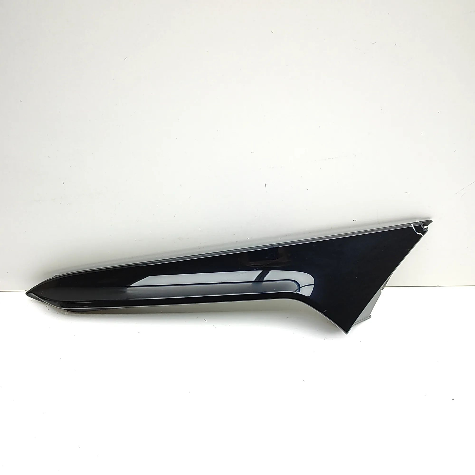 Audi Q3 (F3) Tailgate Bootlid Trim Tailgate Bootlid Trim — AUDI Q3 (Sportback F3N)...