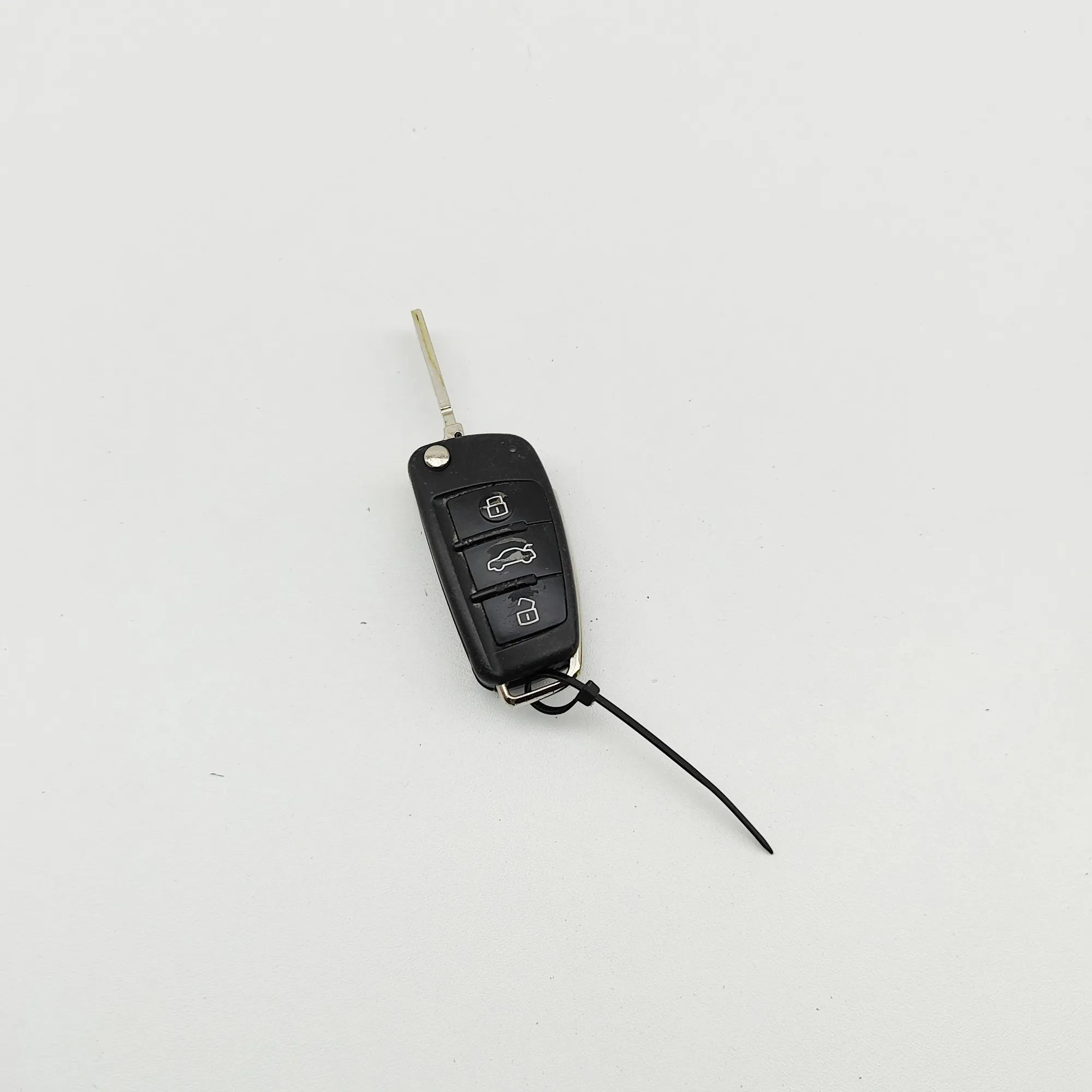 Audi Q3 (F3) Ключ зажигания Ignition key — AUDI Q3 (F3) (2018-...) — 81A837...