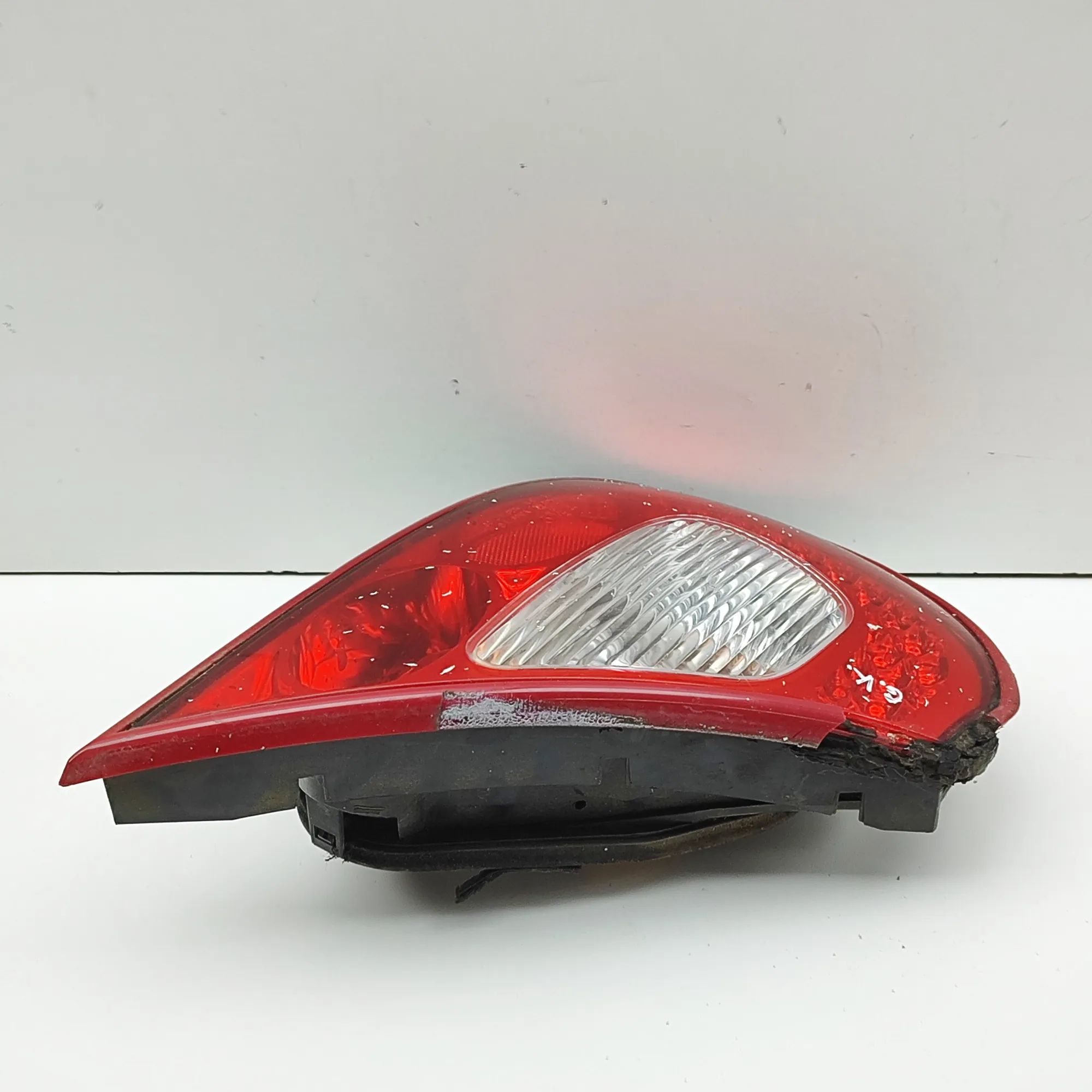 Jaguar XJ Rear Left Tail Light Rear Left Tail Light — JAGUAR XJ (X350) (2003-2...