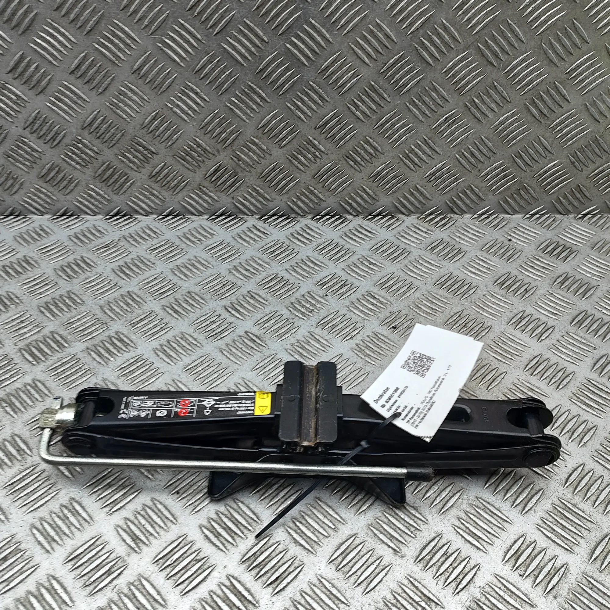 Volvo V40 Lift Jack Lift Jack — VOLVO V40 (Hatchback) (2012-2019) —...