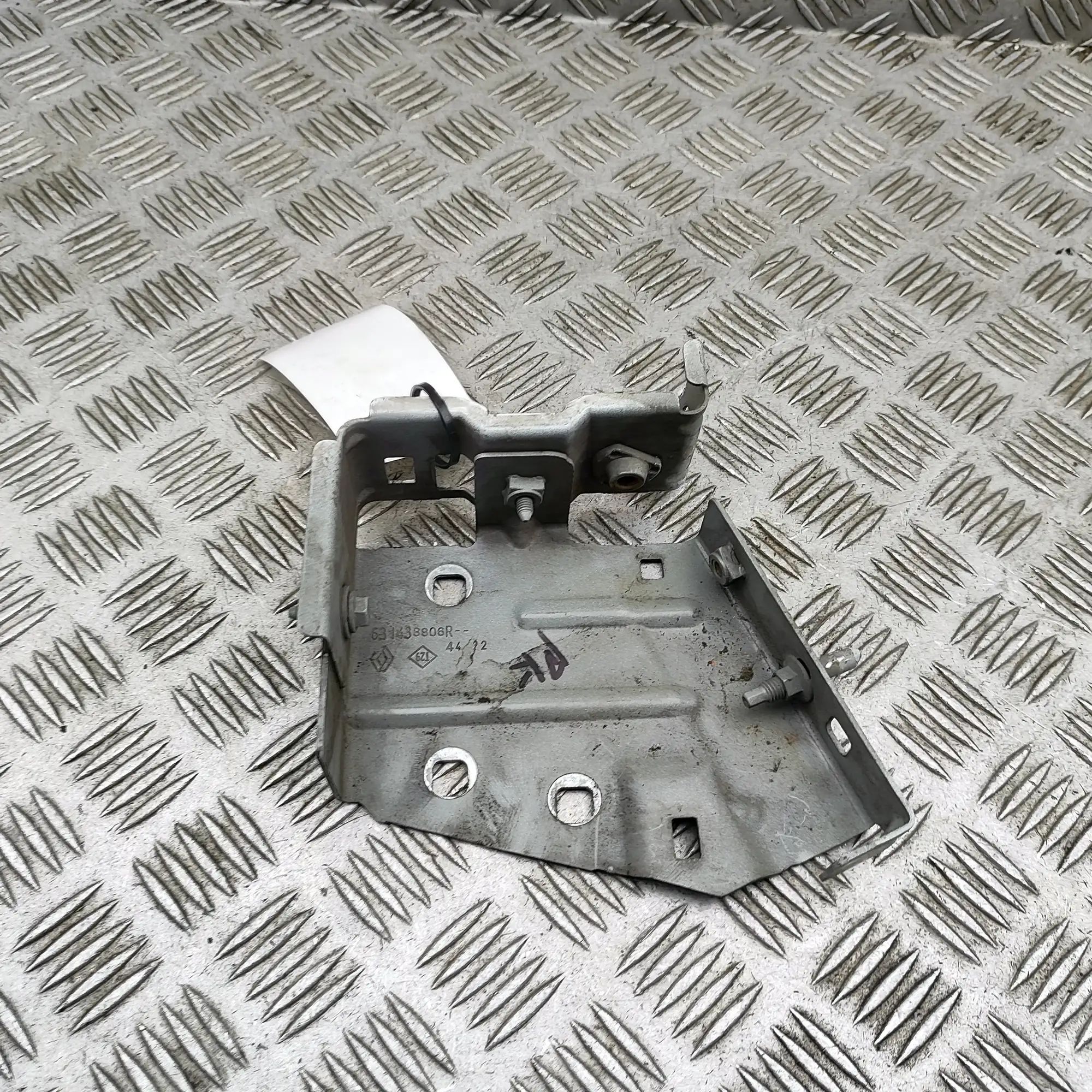 Renault Master Fender bracket — front left Fender bracket — front left — RENAULT MASTER (I...