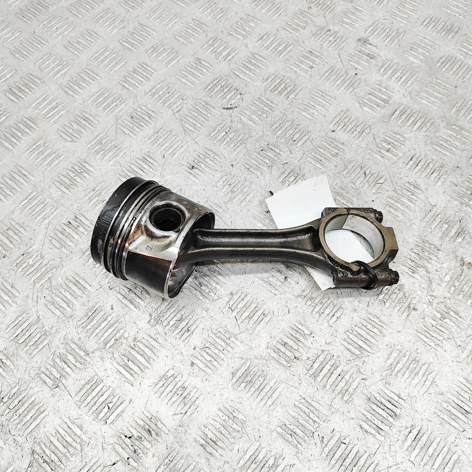 Volkswagen Caddy (2K) Piston