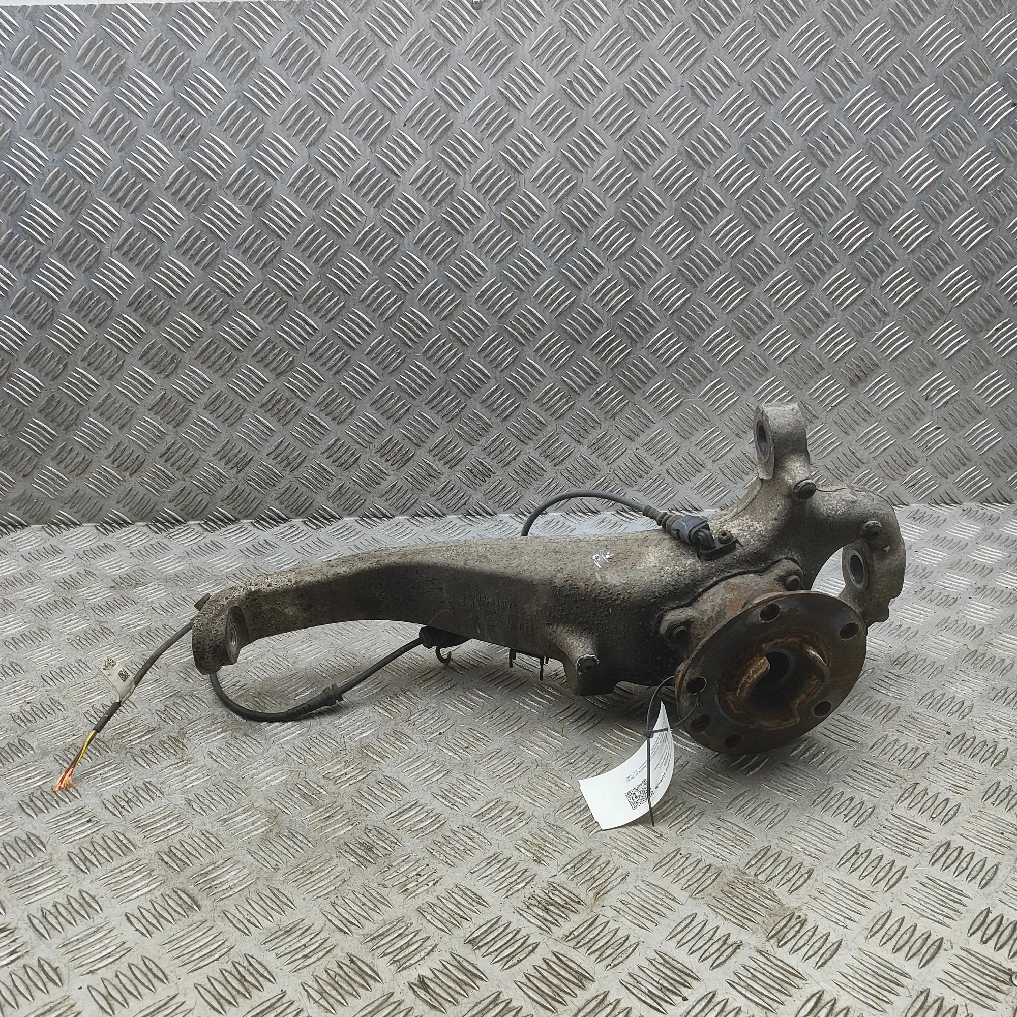 Porsche Cayenne Front Left Wheel Hub Front Left Wheel Hub — PORSCHE CAYENNE (92A) (2...