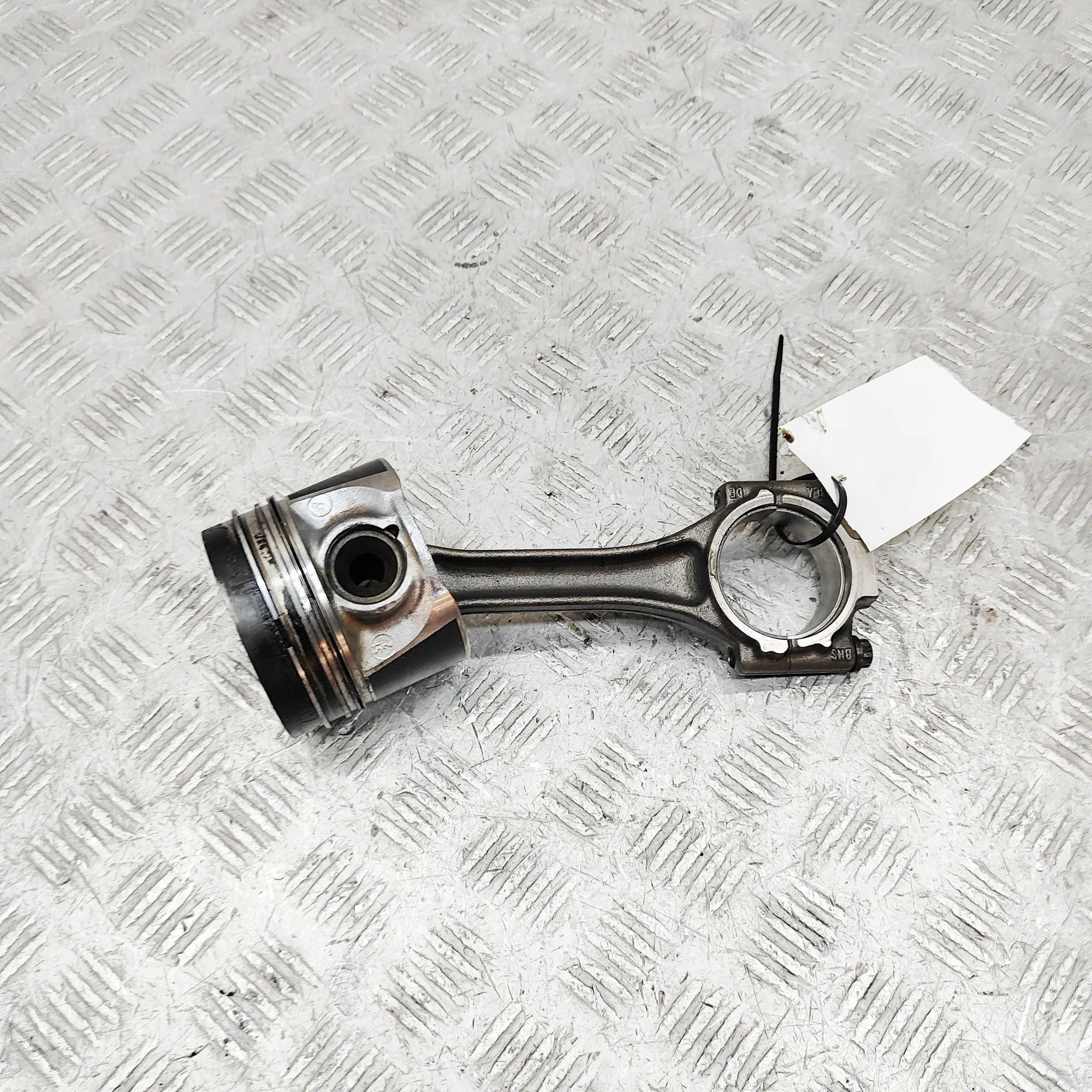 Volkswagen Caddy (2K) Piston