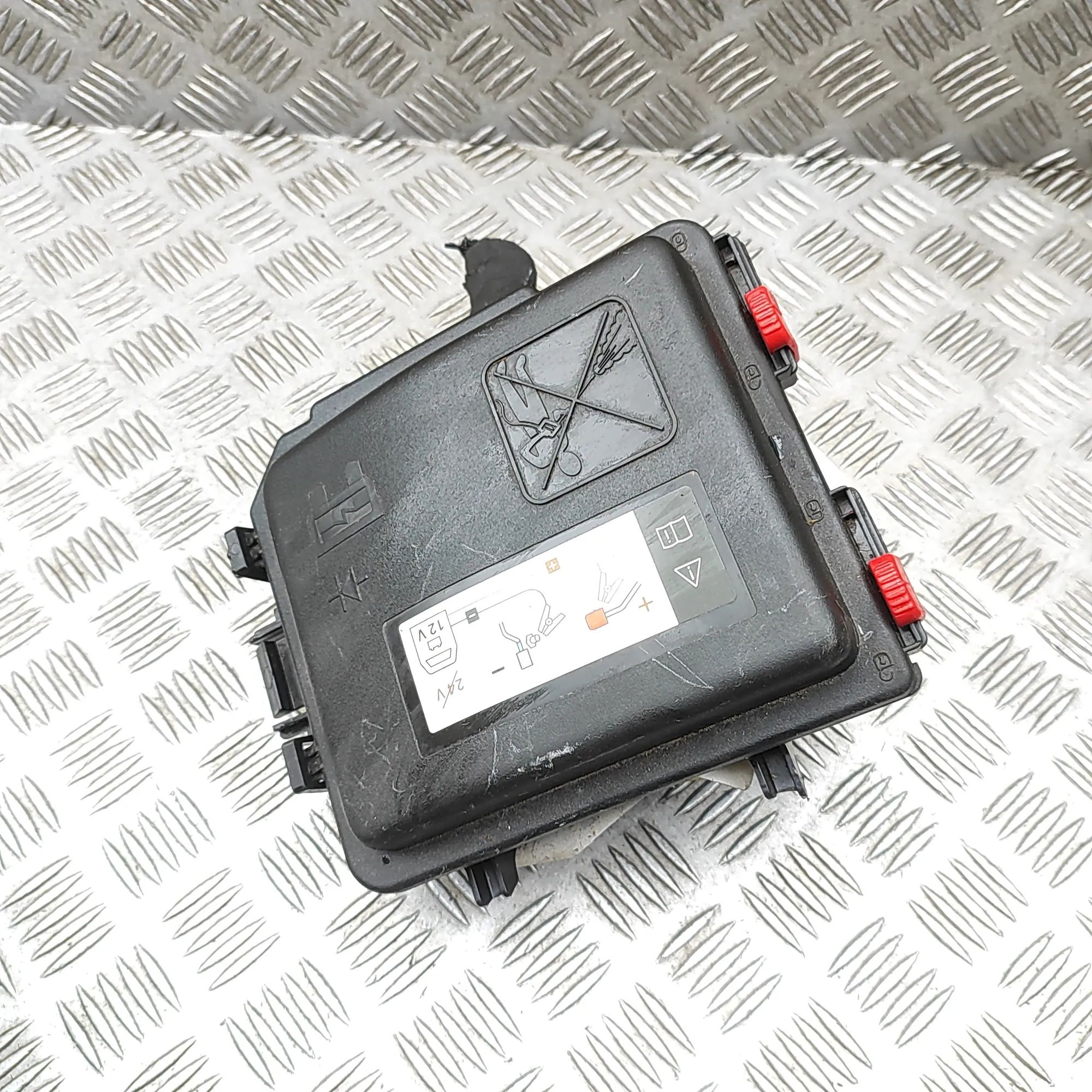 Opel Mokka (B) Fuse box Fuse box — OPEL MOKKA (2020-...) — 9824510780,9...