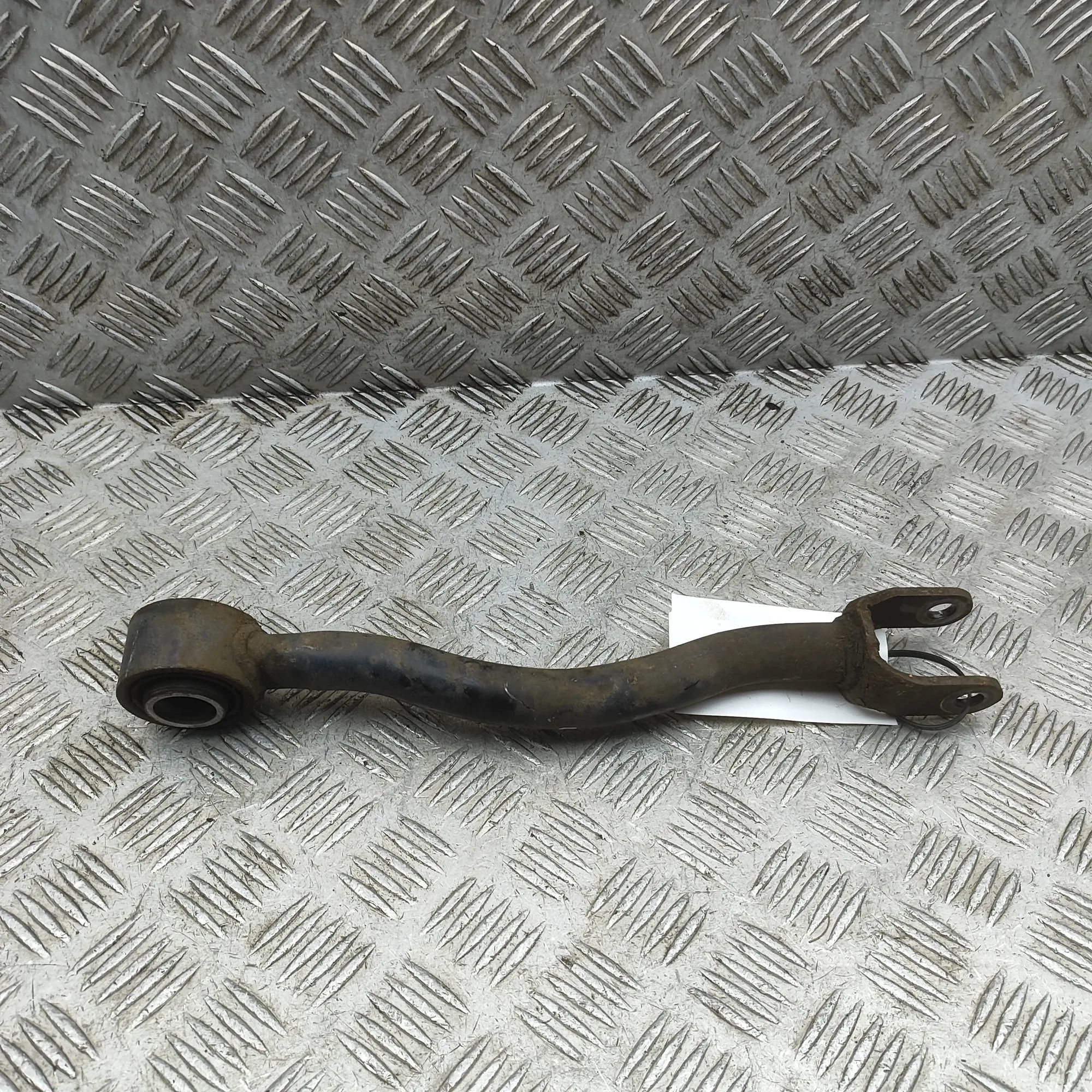 Nissan GT-R Control arm — rear left