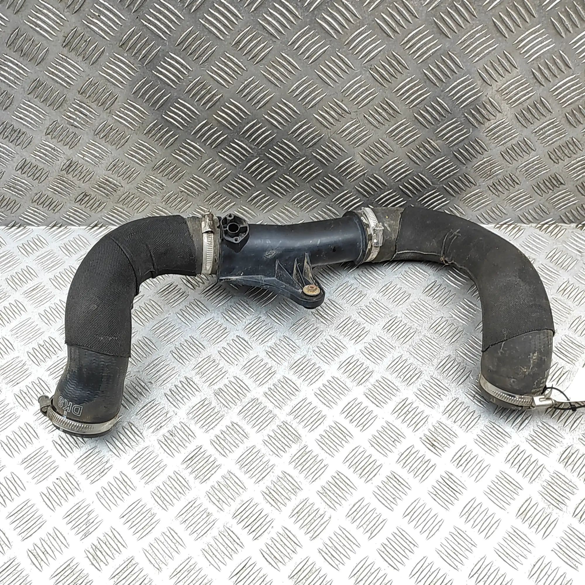Audi Q5 (8R) Intercooler Hose Pipe Intercooler Hose Pipe — AUDI Q5 (8R) (2008-2017...