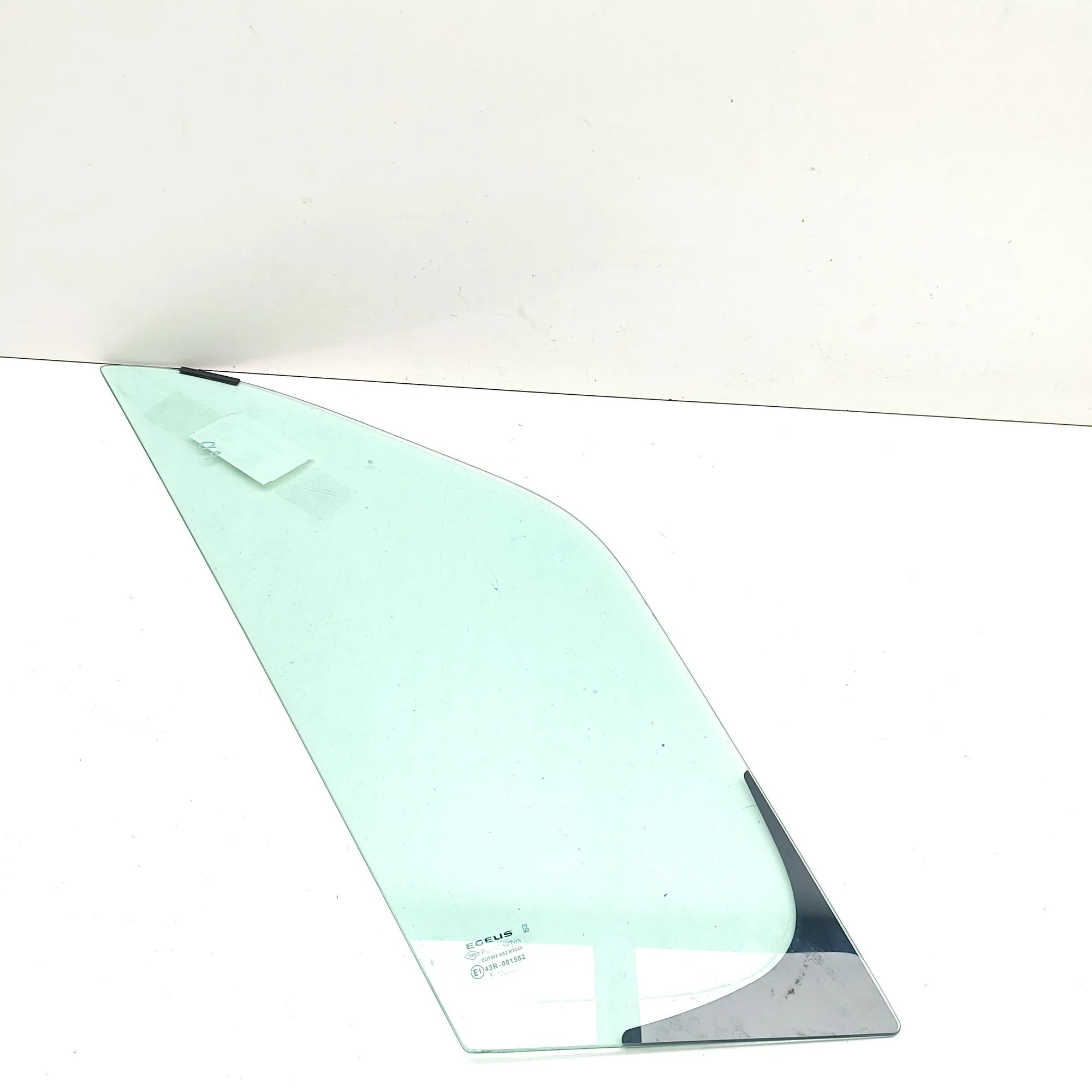 Renault Master Door quarter window — front right Door quarter window — front right — RENAULT MAS...