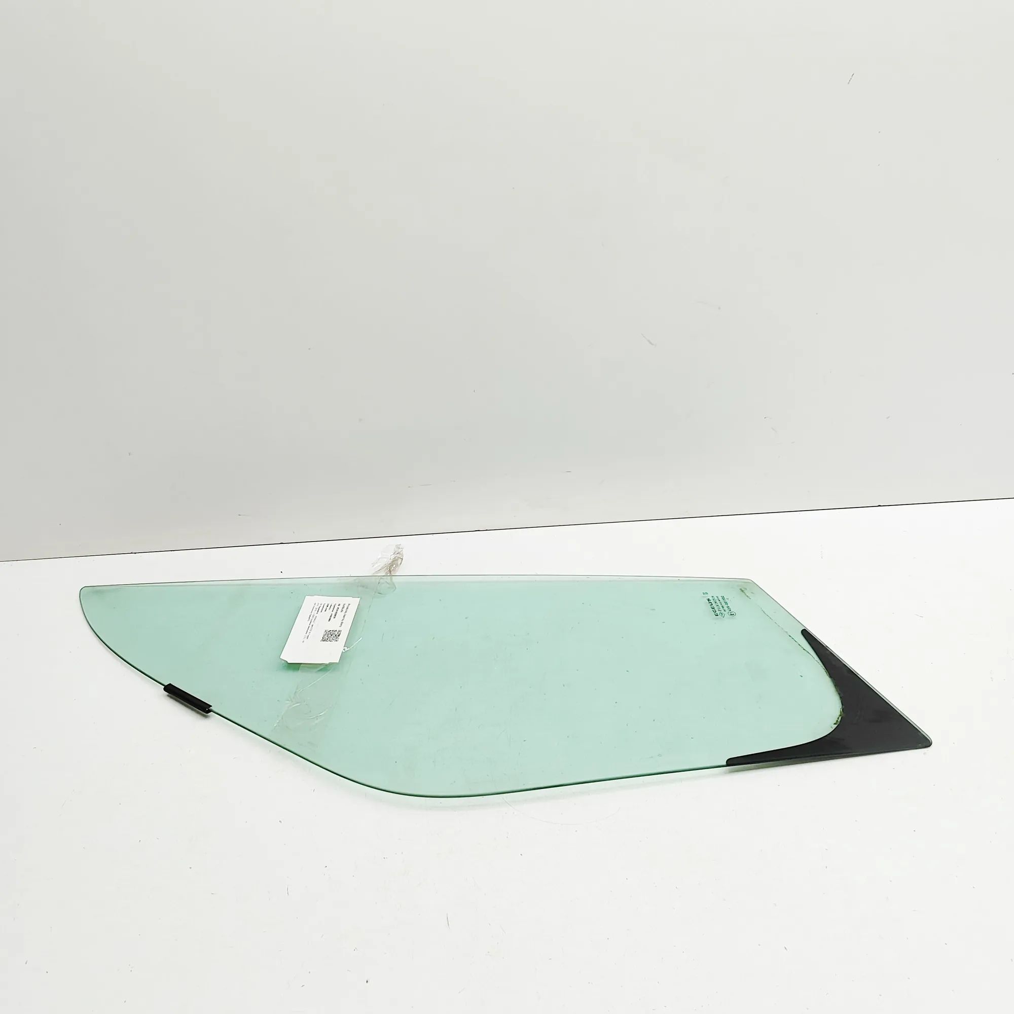 Renault Master Door quarter window — front left Door quarter window — front left — RENAULT MAST...