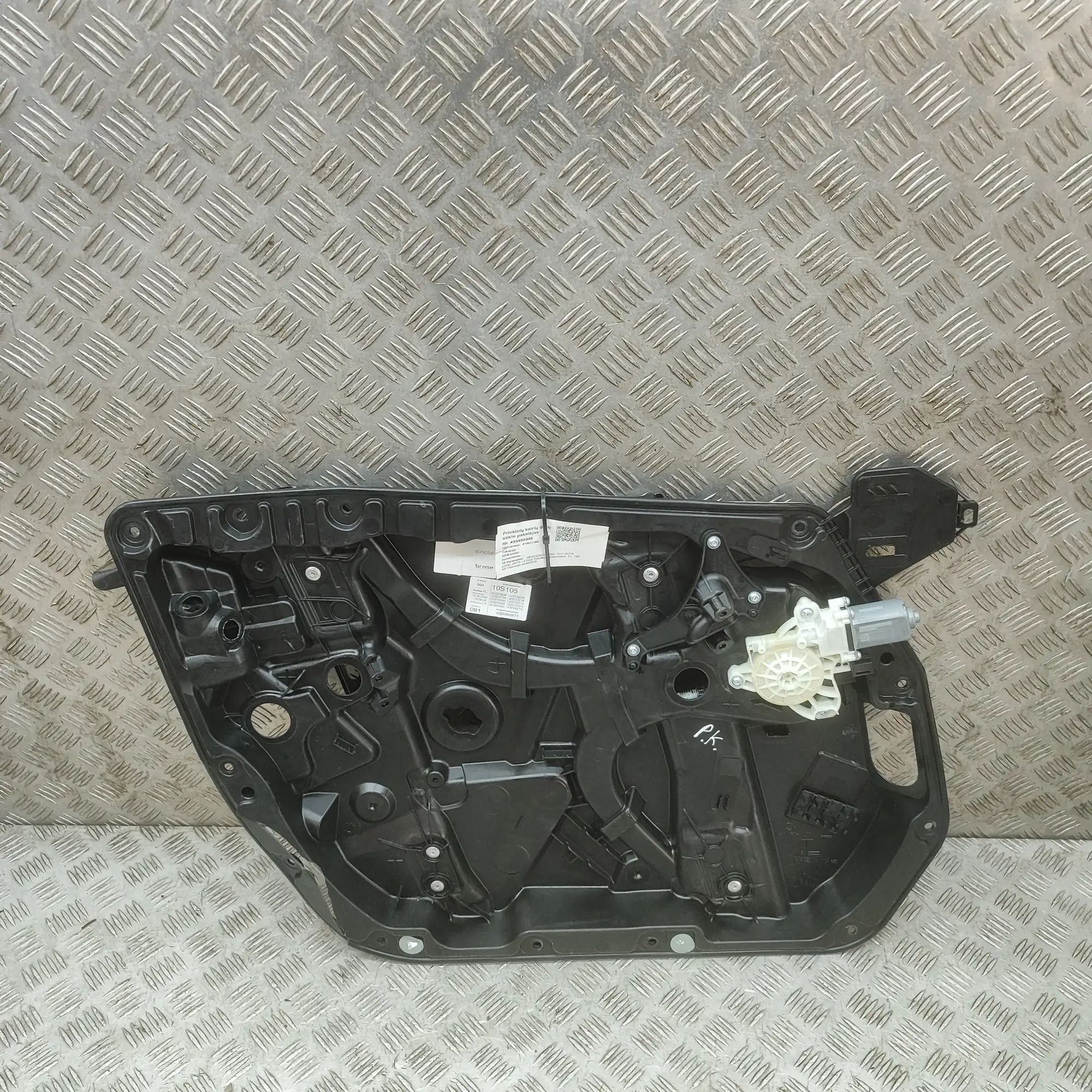 Mercedes-Benz GLC (X253) Front Left Door Window Regulator Front Left Door Window Regulator — MERCEDES BEN...
