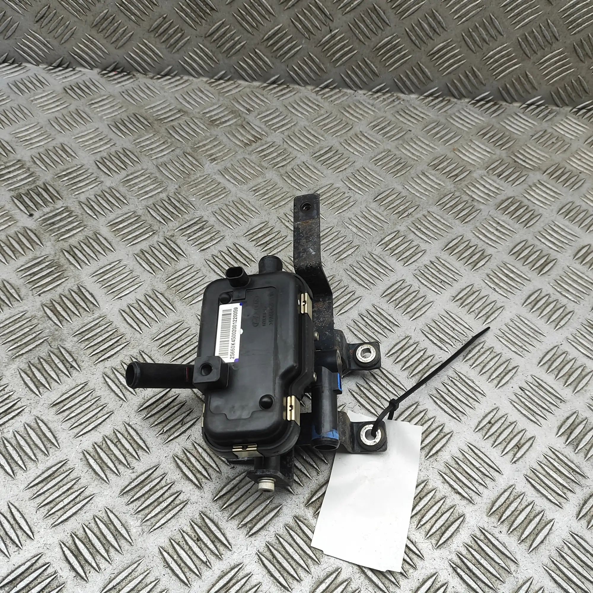 Hyundai Kona Клапан охлаждающей  Coolant valve — HYUNDAI KONA (2017-...) — 25660...