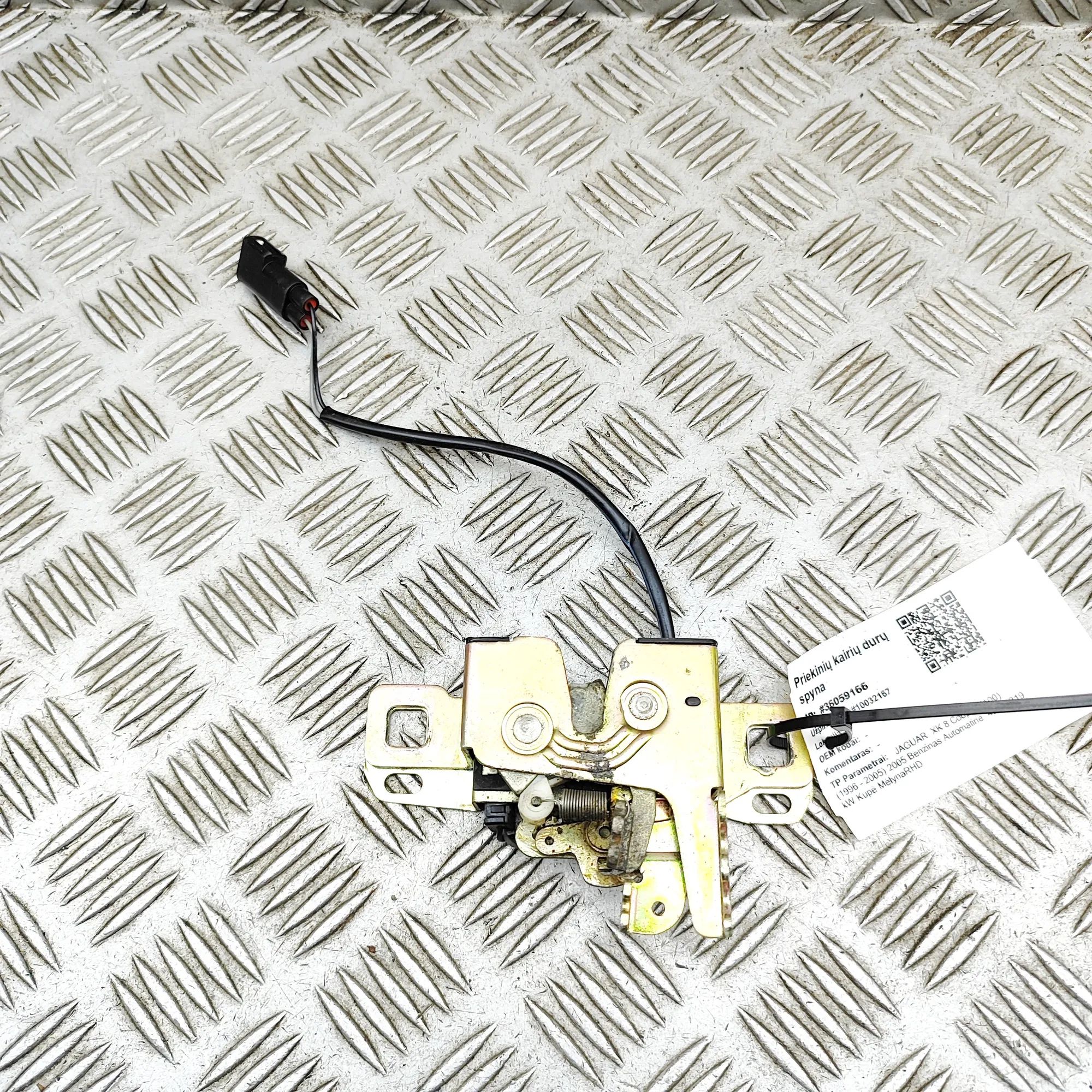 Jaguar XK Tailgate Boot Lock Tailgate Boot Lock — JAGUAR XK (8 Coupe X100) (...
