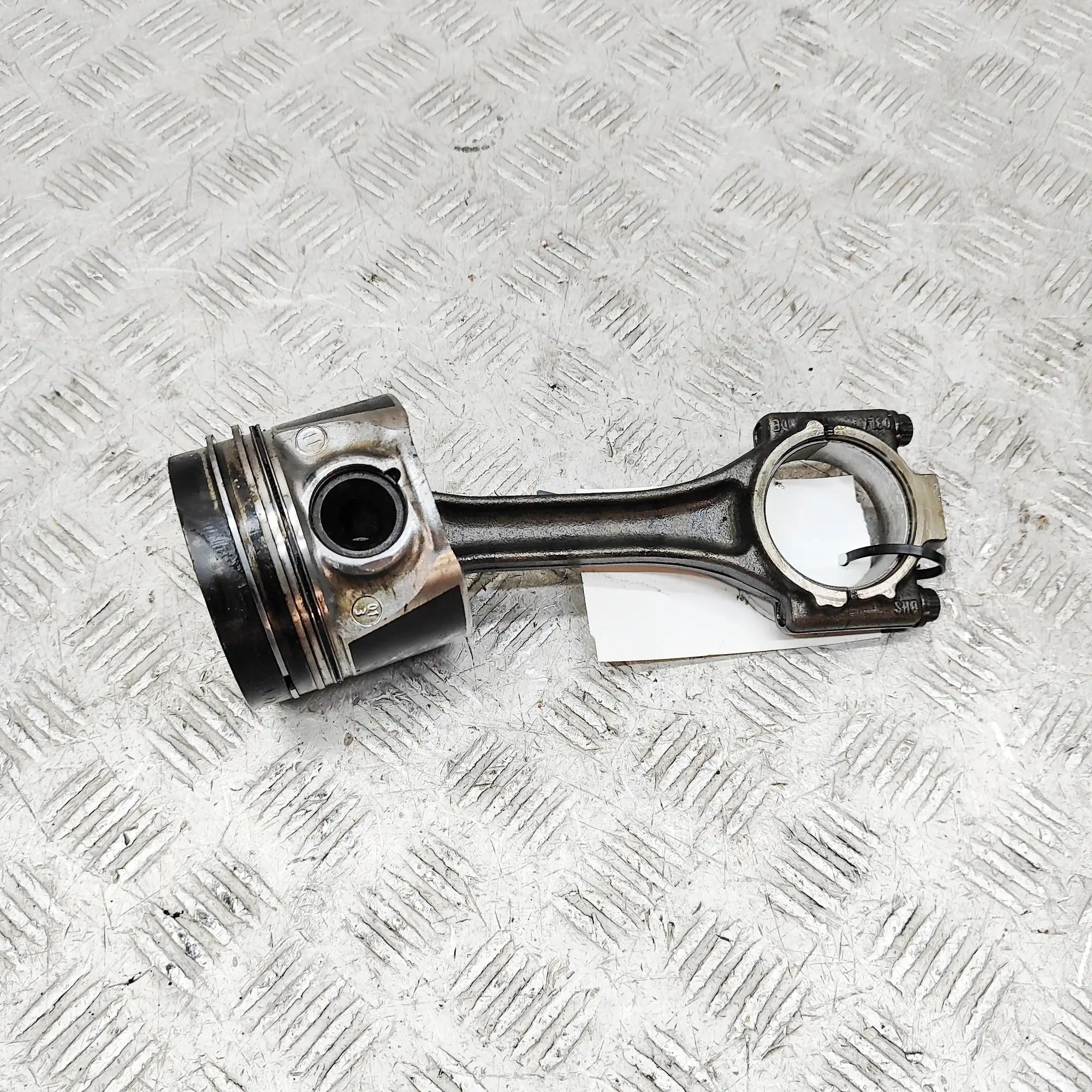 Volkswagen Caddy (2K) Piston
