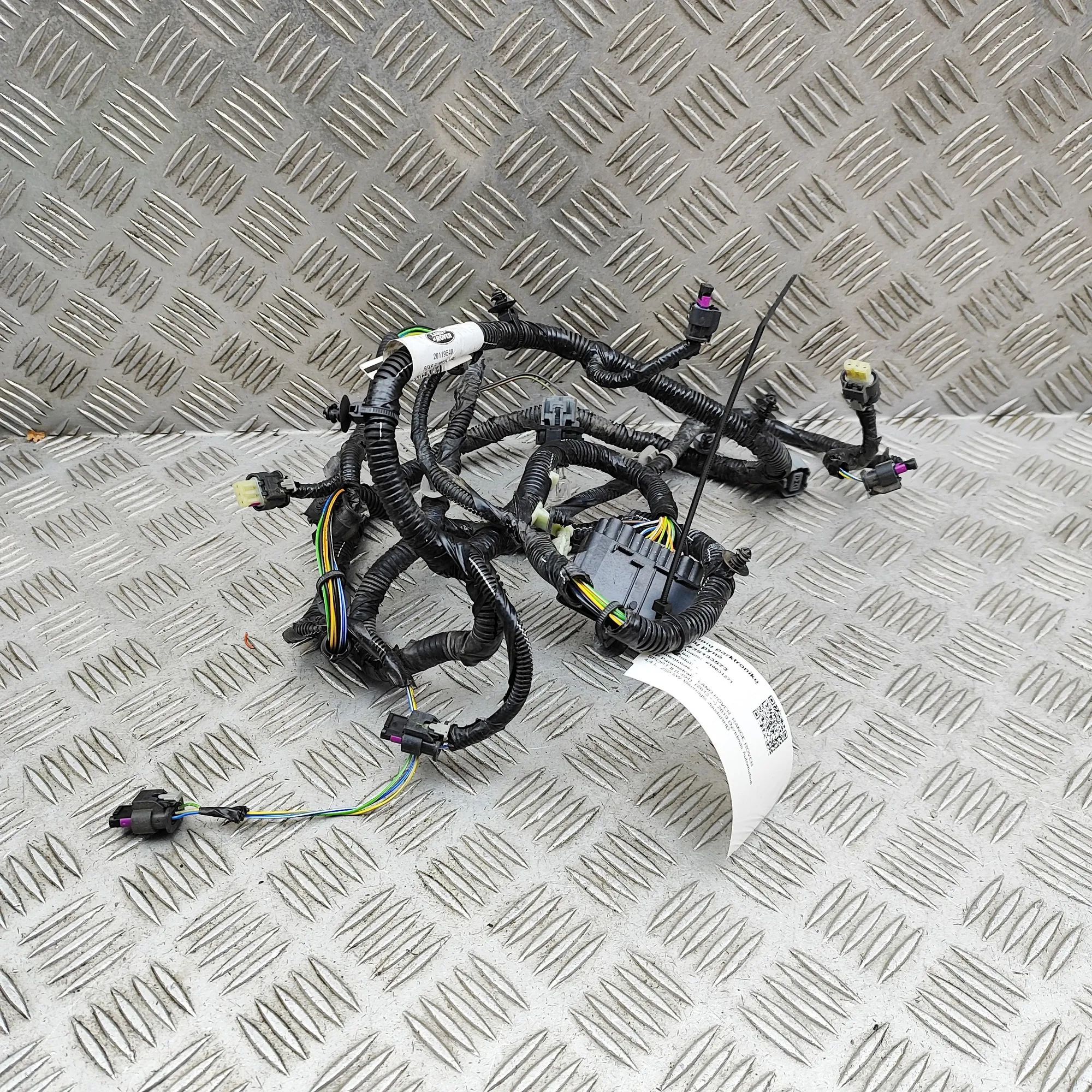 Land Rover Range Rover Sport (L494) Rear Parking Sensor Wiring Loom Rear Parking Sensor Wiring Loom — LAND ROVER RA...