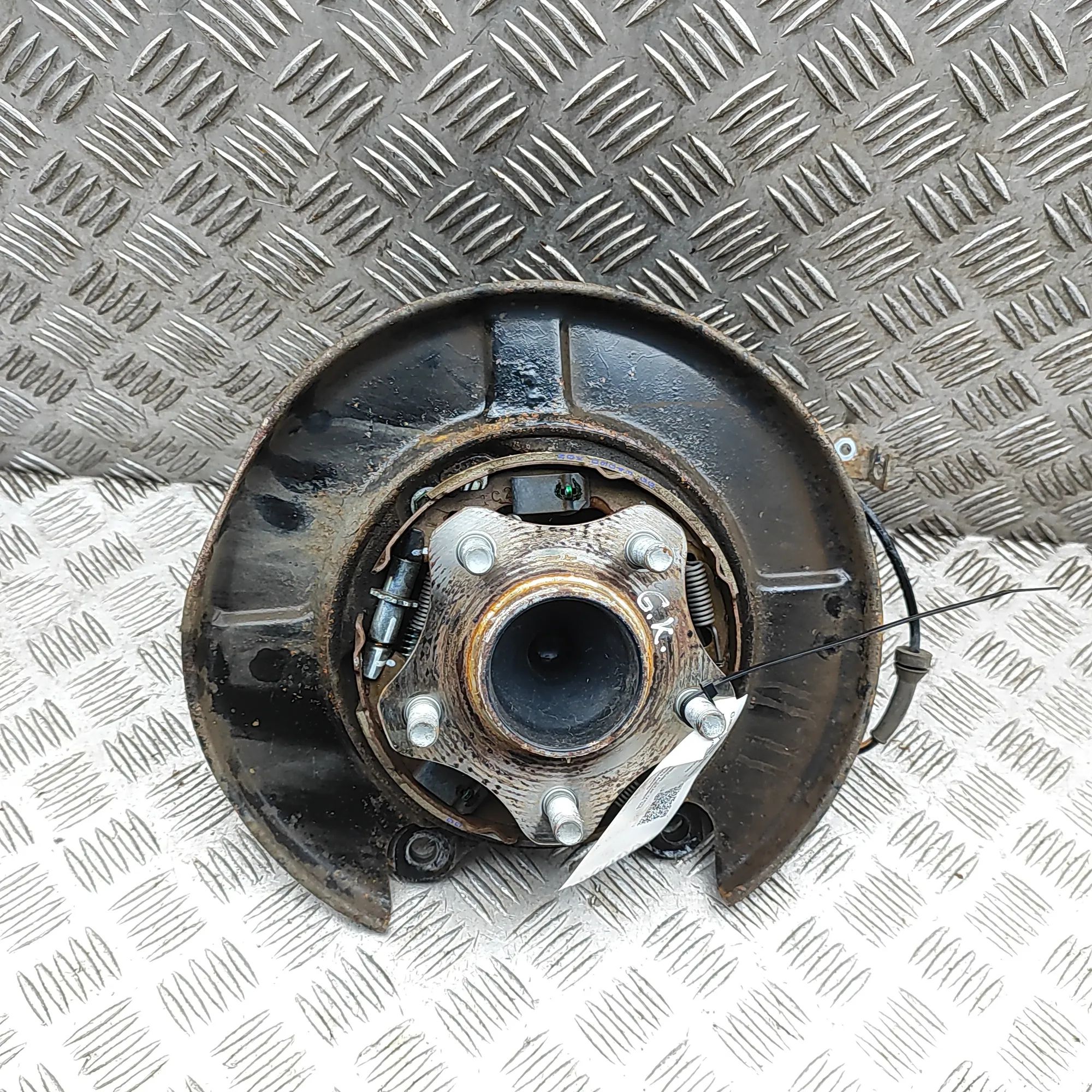 Nissan Leaf Rear Left Wheel Hub Spindle Rear Left Wheel Hub Spindle — NISSAN LEAF (ZE1)...