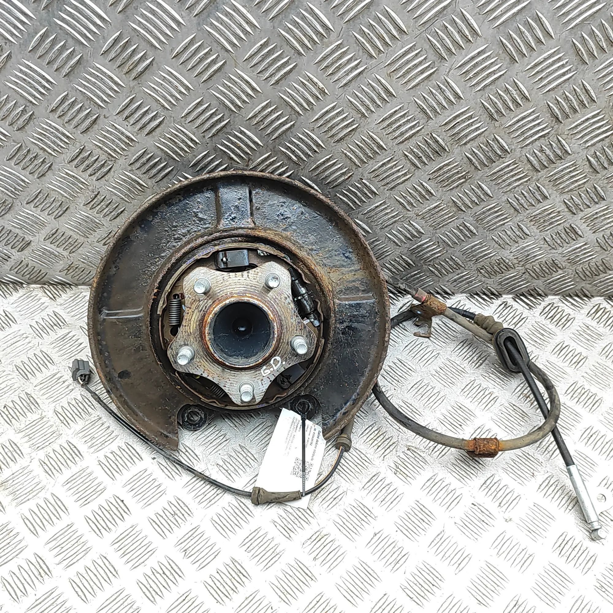 Nissan Leaf Rear Right Wheel Hub Rear Right Wheel Hub — NISSAN LEAF (ZE1) (2017-...