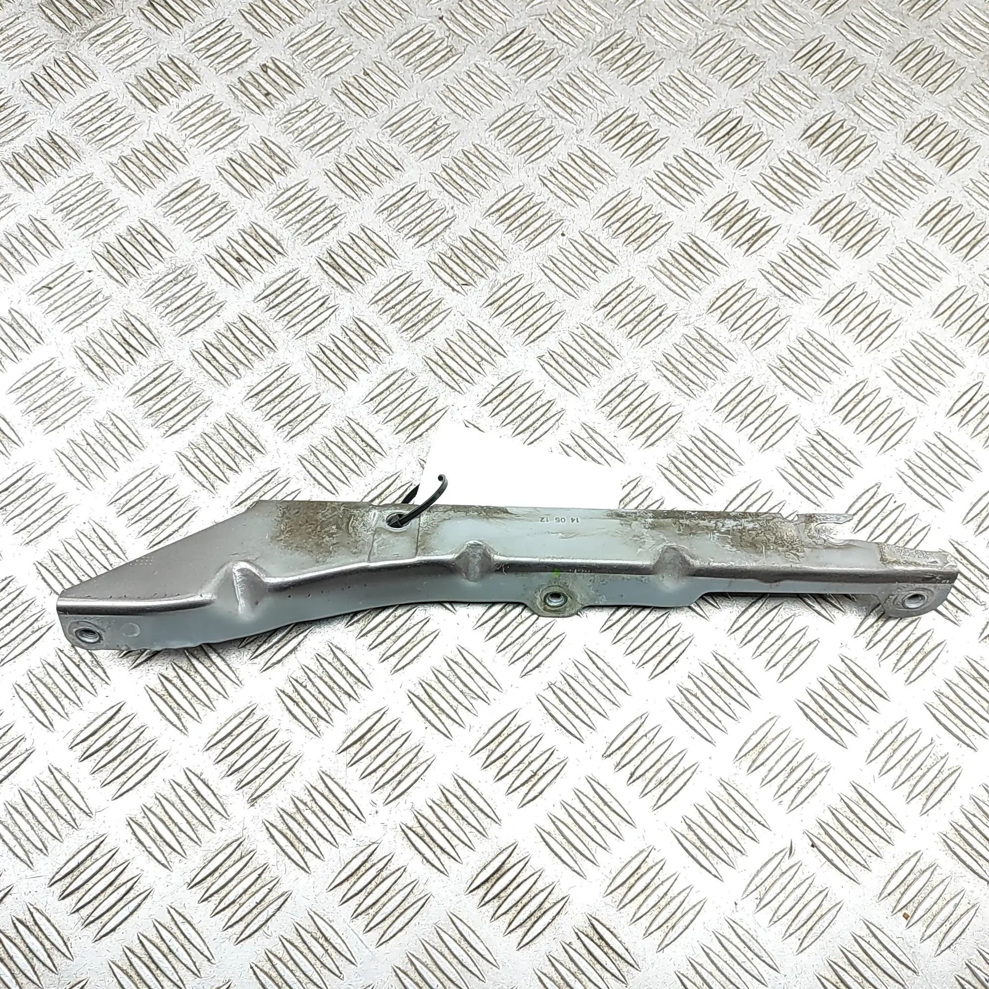 Jaguar XK Fender bracket — front left Fender bracket — front left — JAGUAR XK (Coupe ...