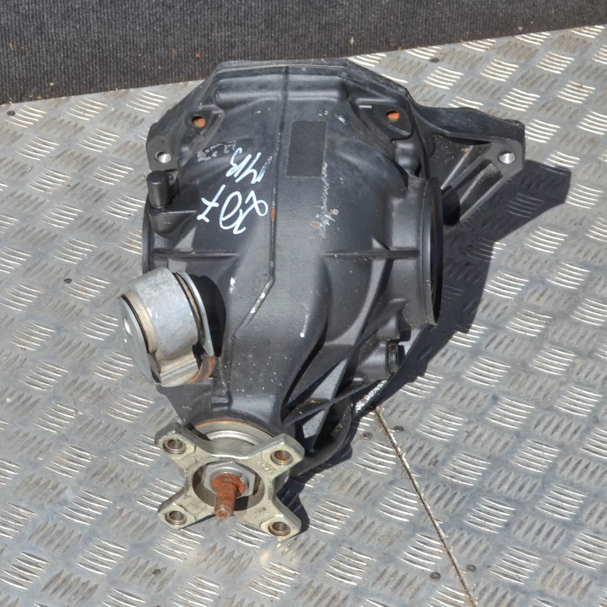 Mercedes-Benz S Coupe (C217) takatasauspyörästö Rear differential — MERCEDES BENZ E-CLASS COUPE...