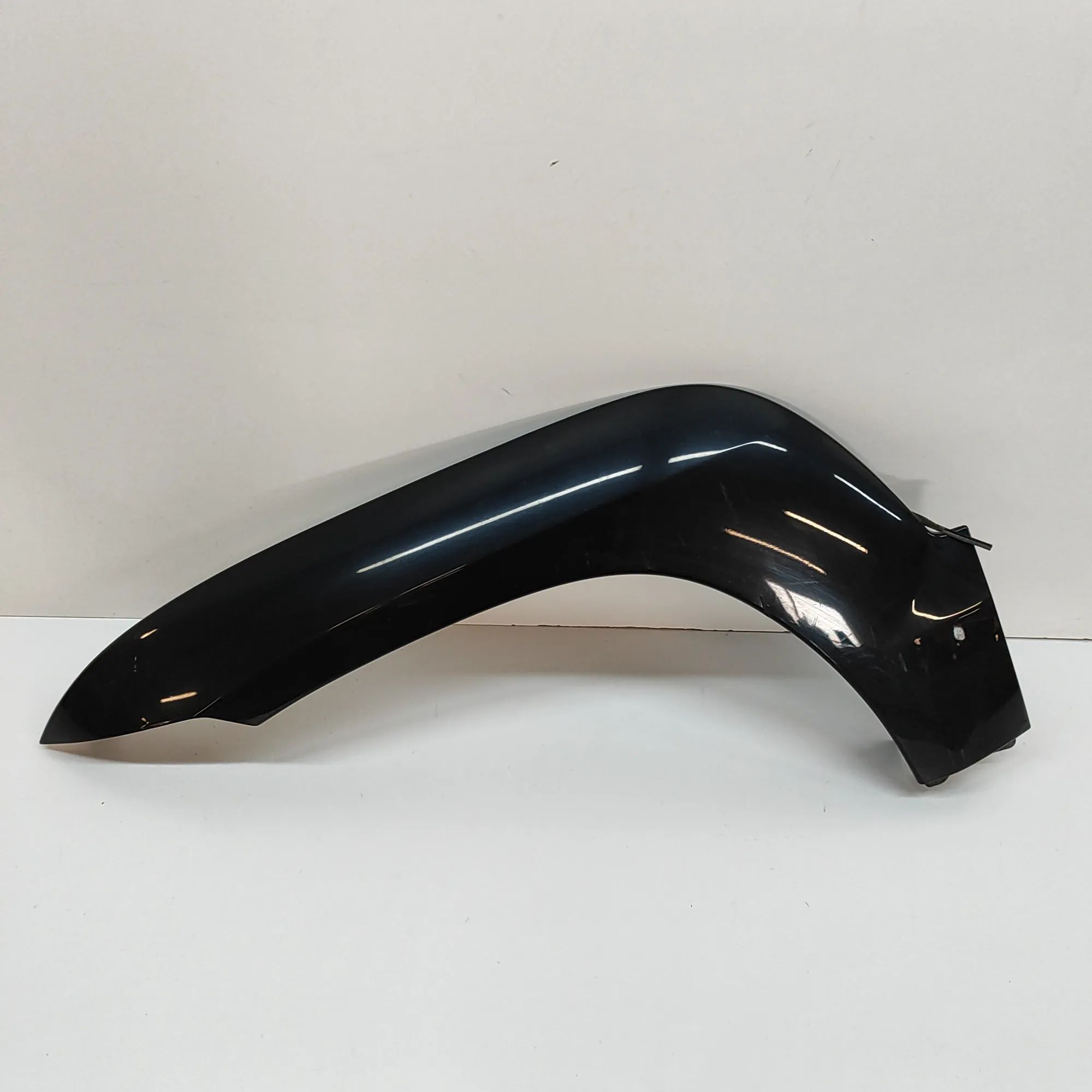 Toyota Land Cruiser 100 Wheel arch trim — front left Wheel arch trim — front left — TOYOTA LAND CRUI...